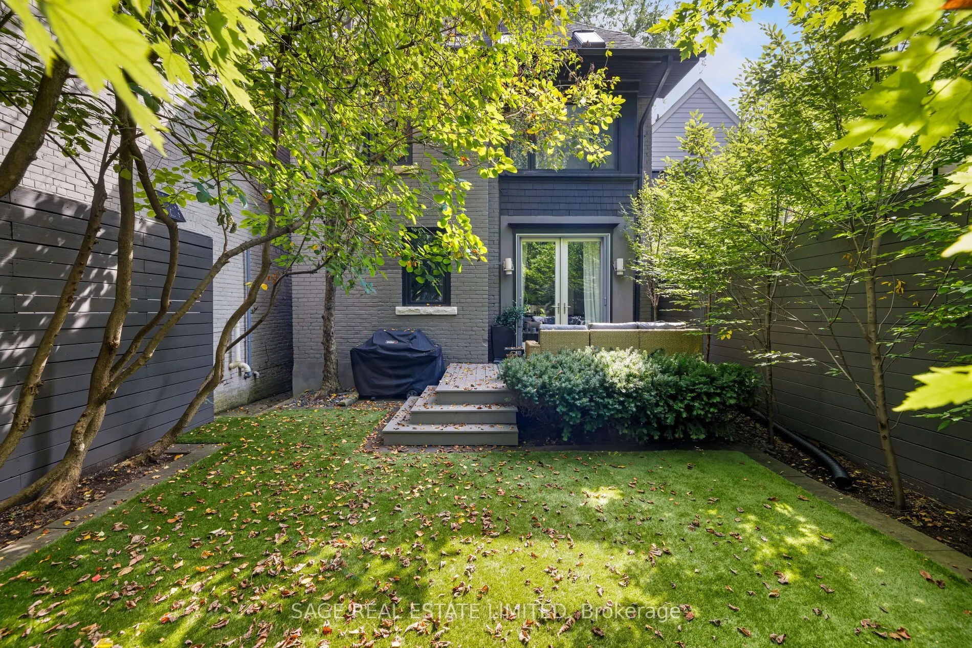 32 Edgewood Crescent