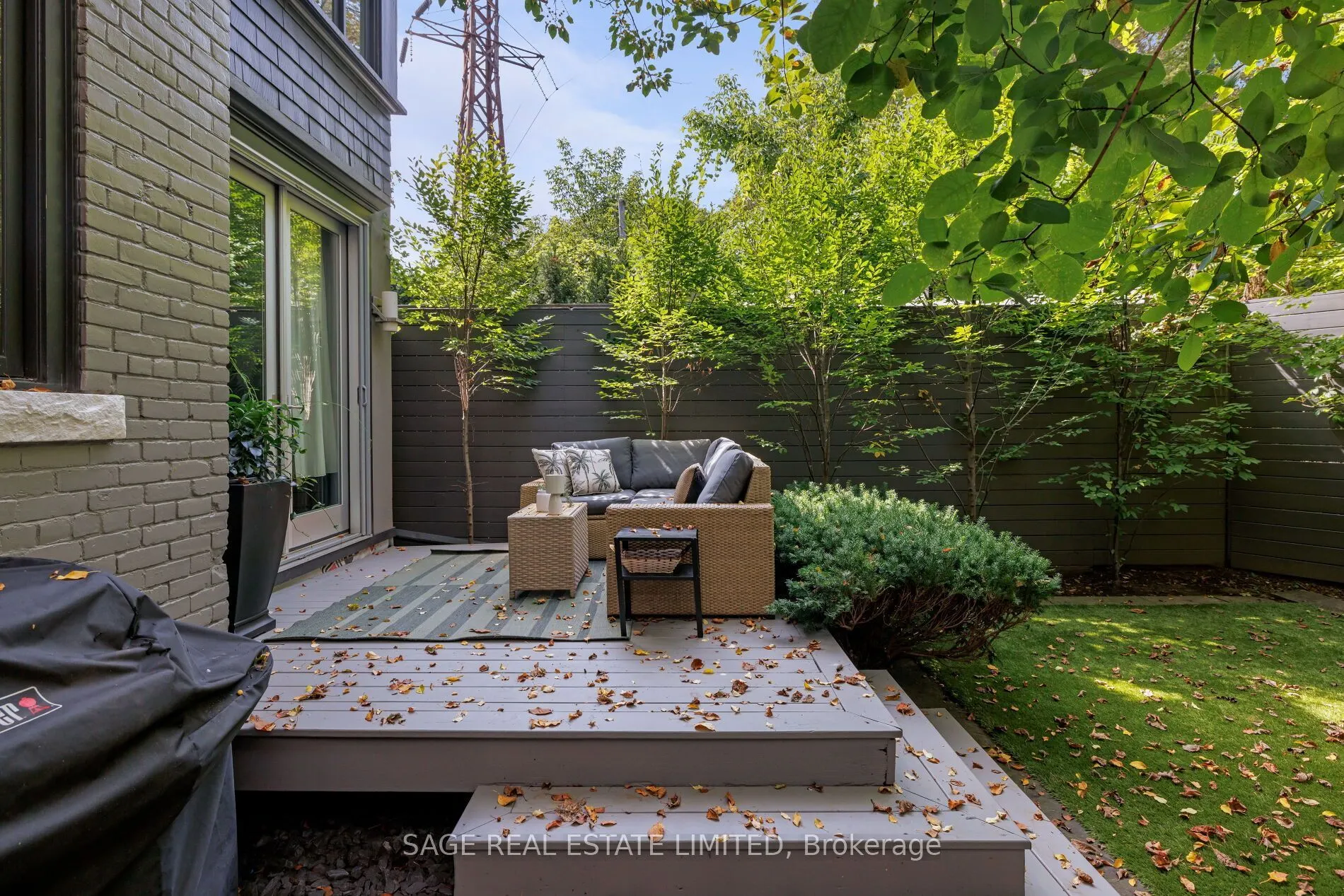 32 Edgewood Crescent