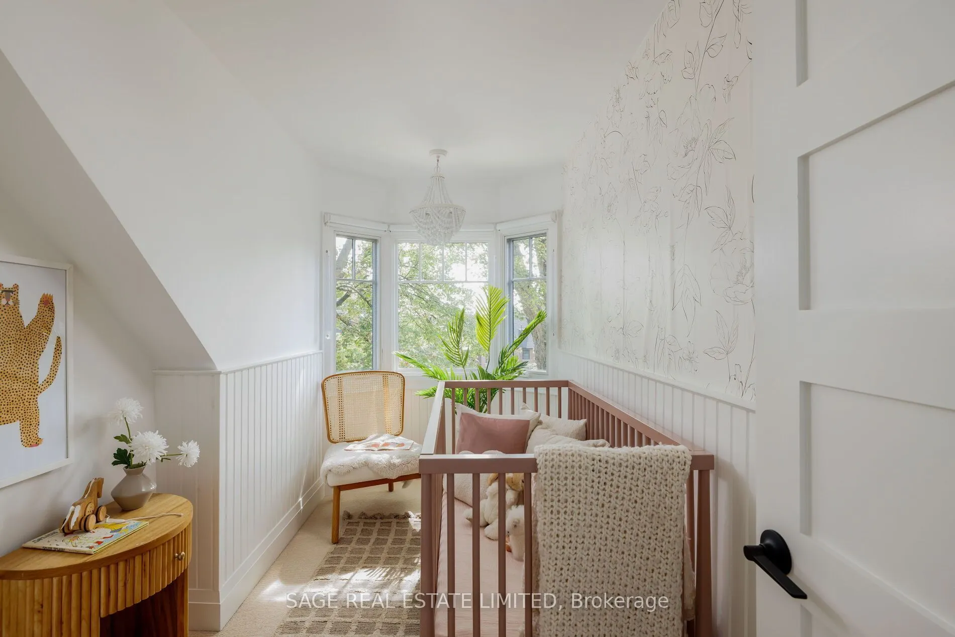 32 Edgewood Crescent