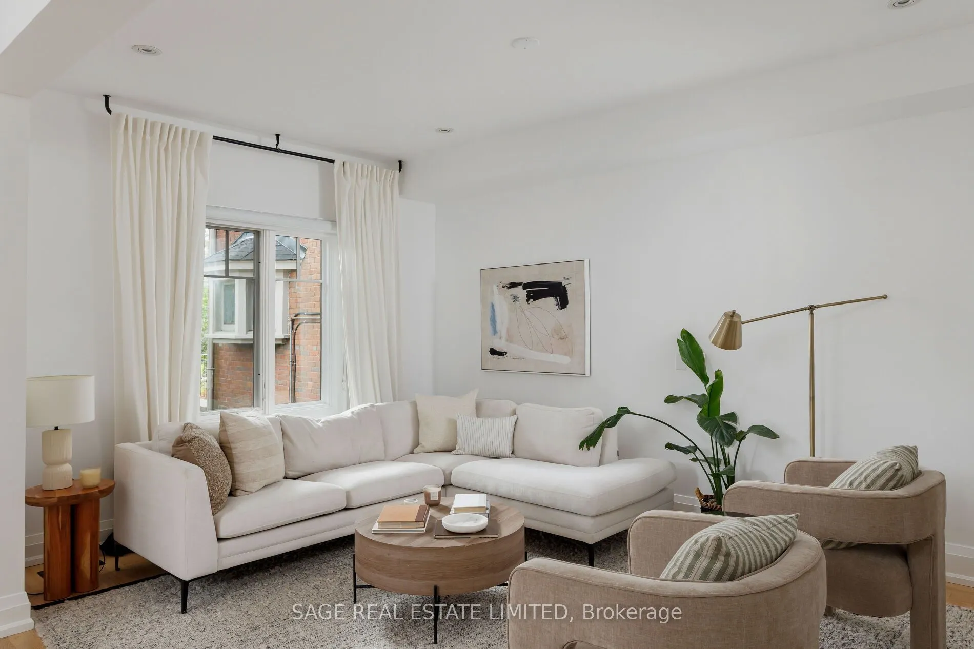32 Edgewood Crescent