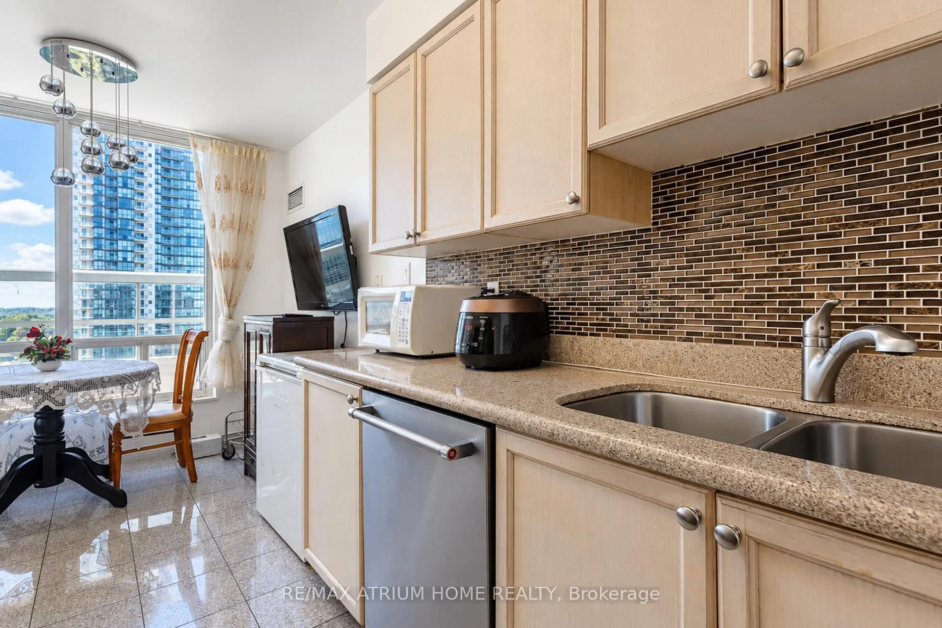 28 Empress Avenue #2208