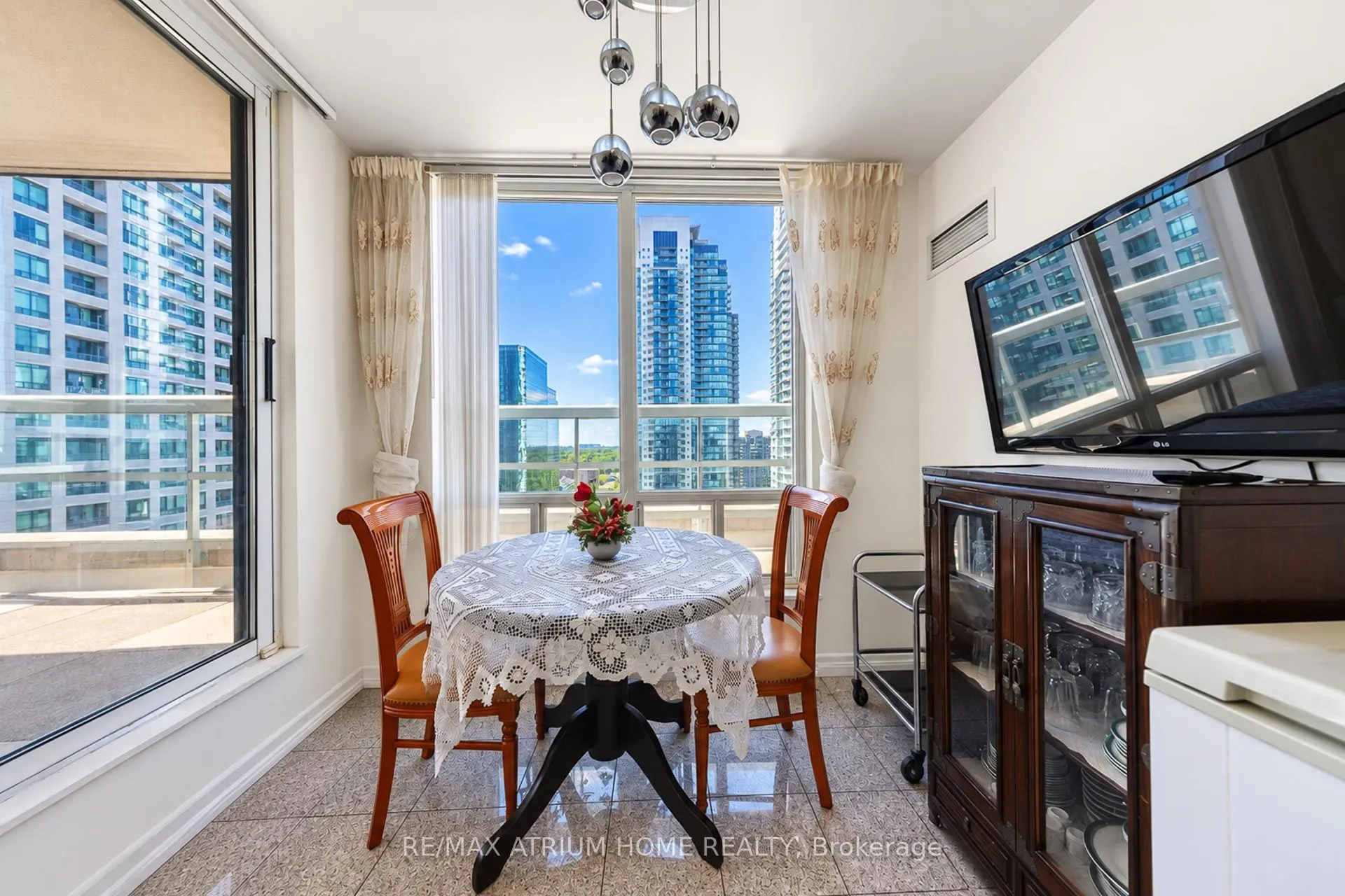 28 Empress Avenue #2208