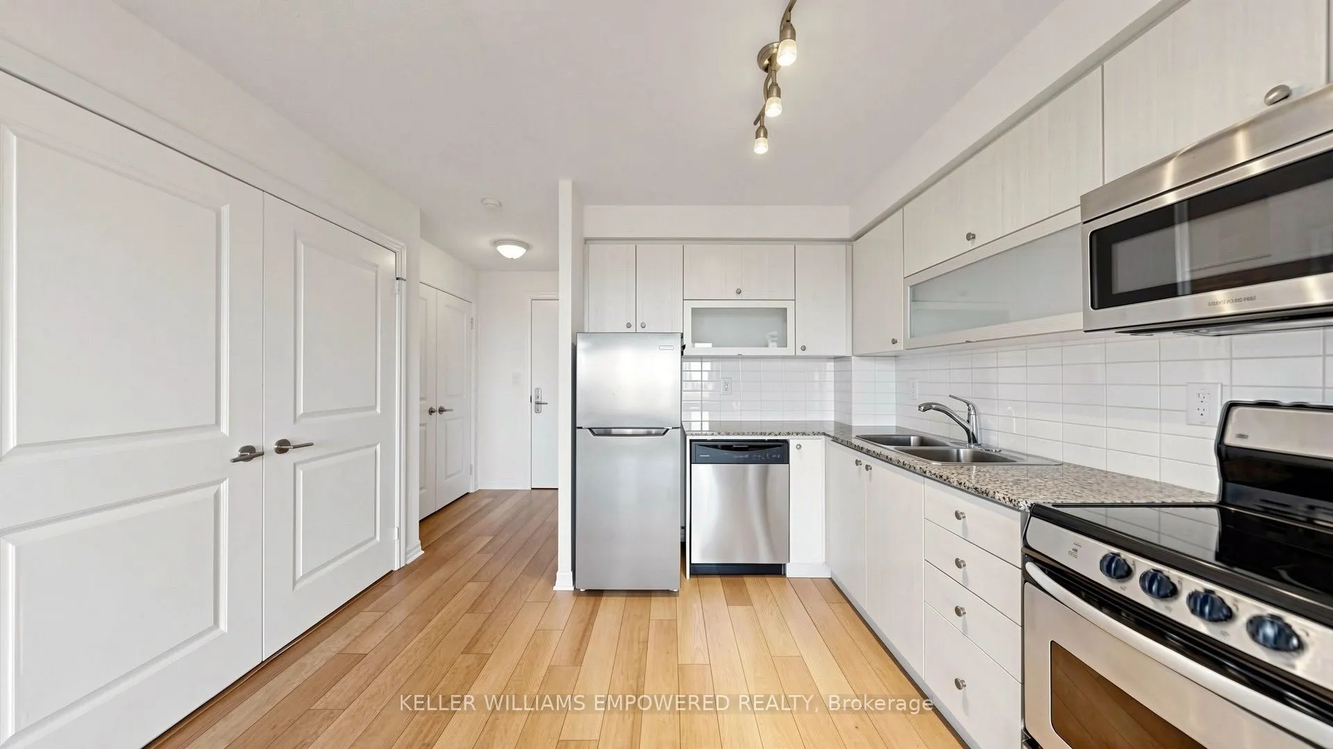 2015 Sheppard Avenue E #807