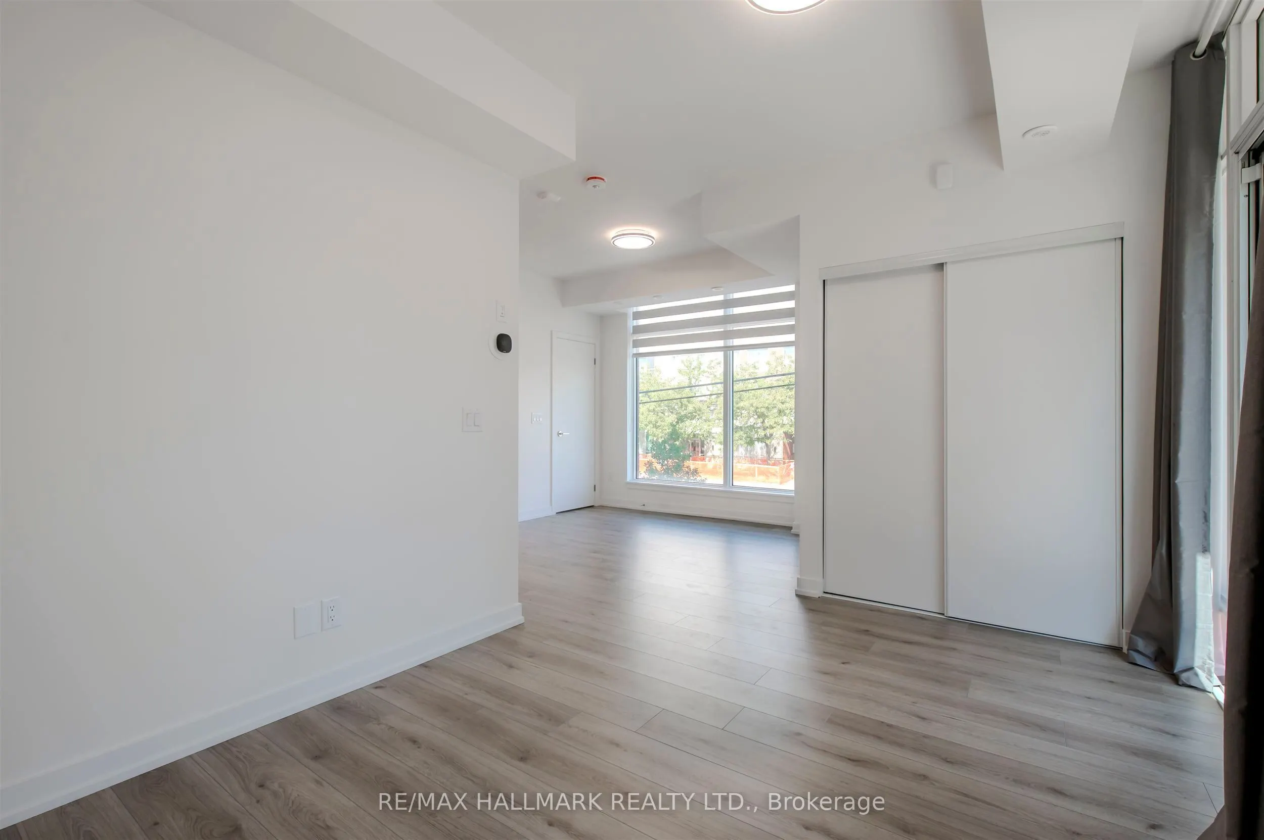 10-851 Sheppard Avenue W #2nd floor
