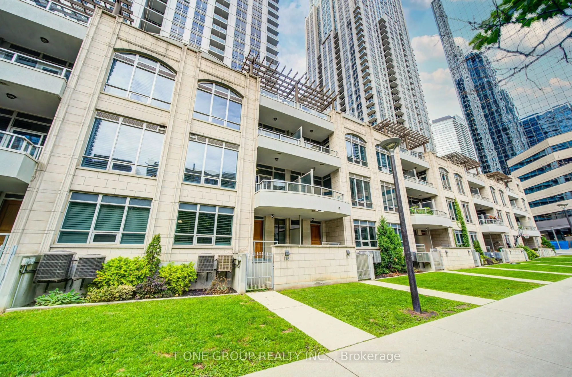 761 Bay Street #TH 8