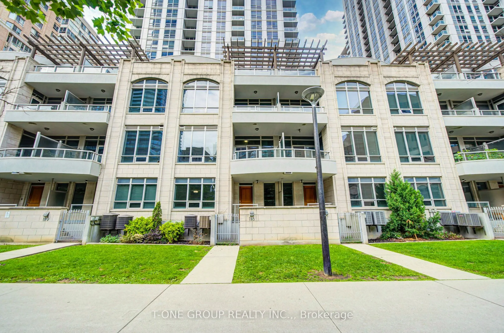 761 Bay Street #TH 8