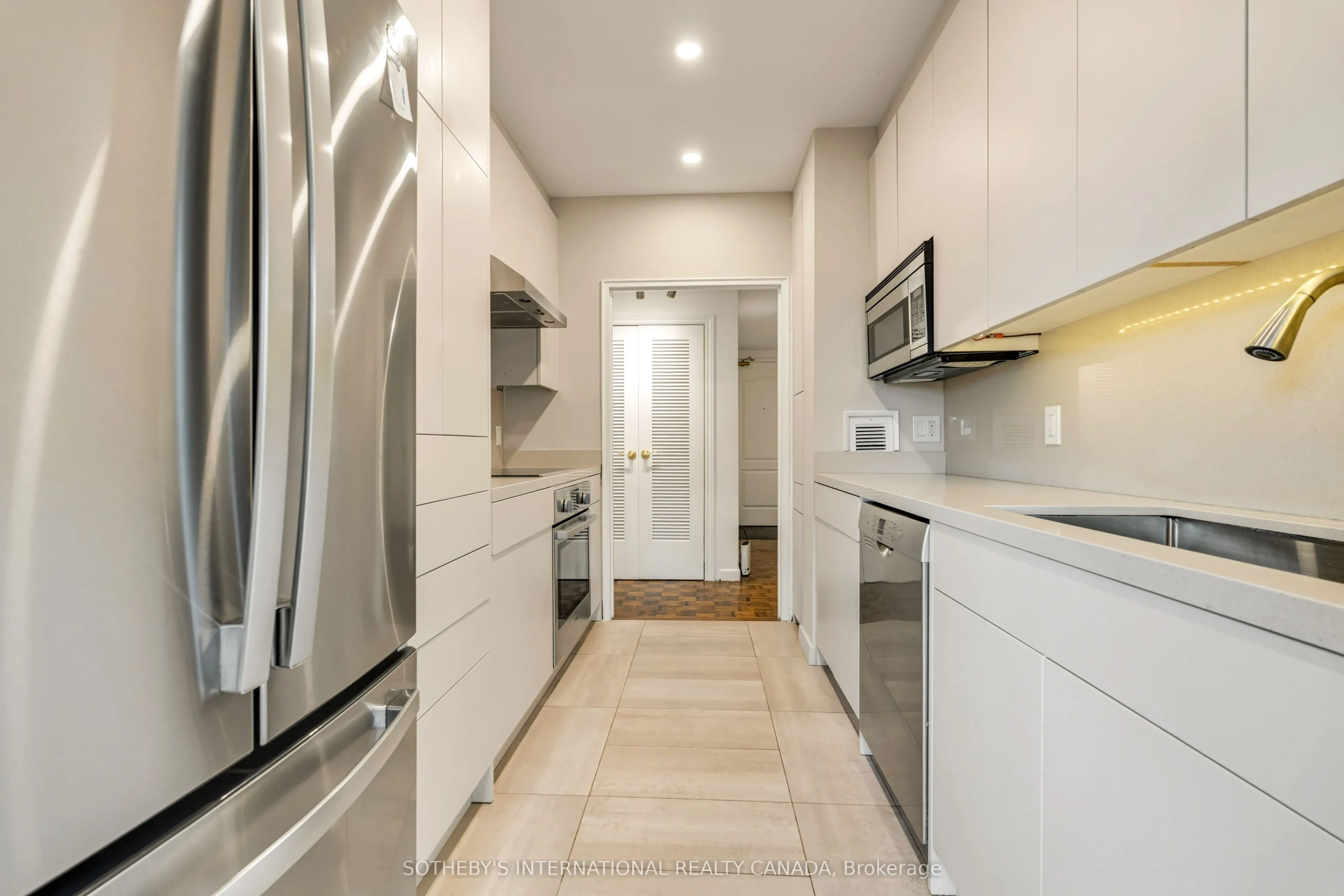 21 Dale Avenue #945