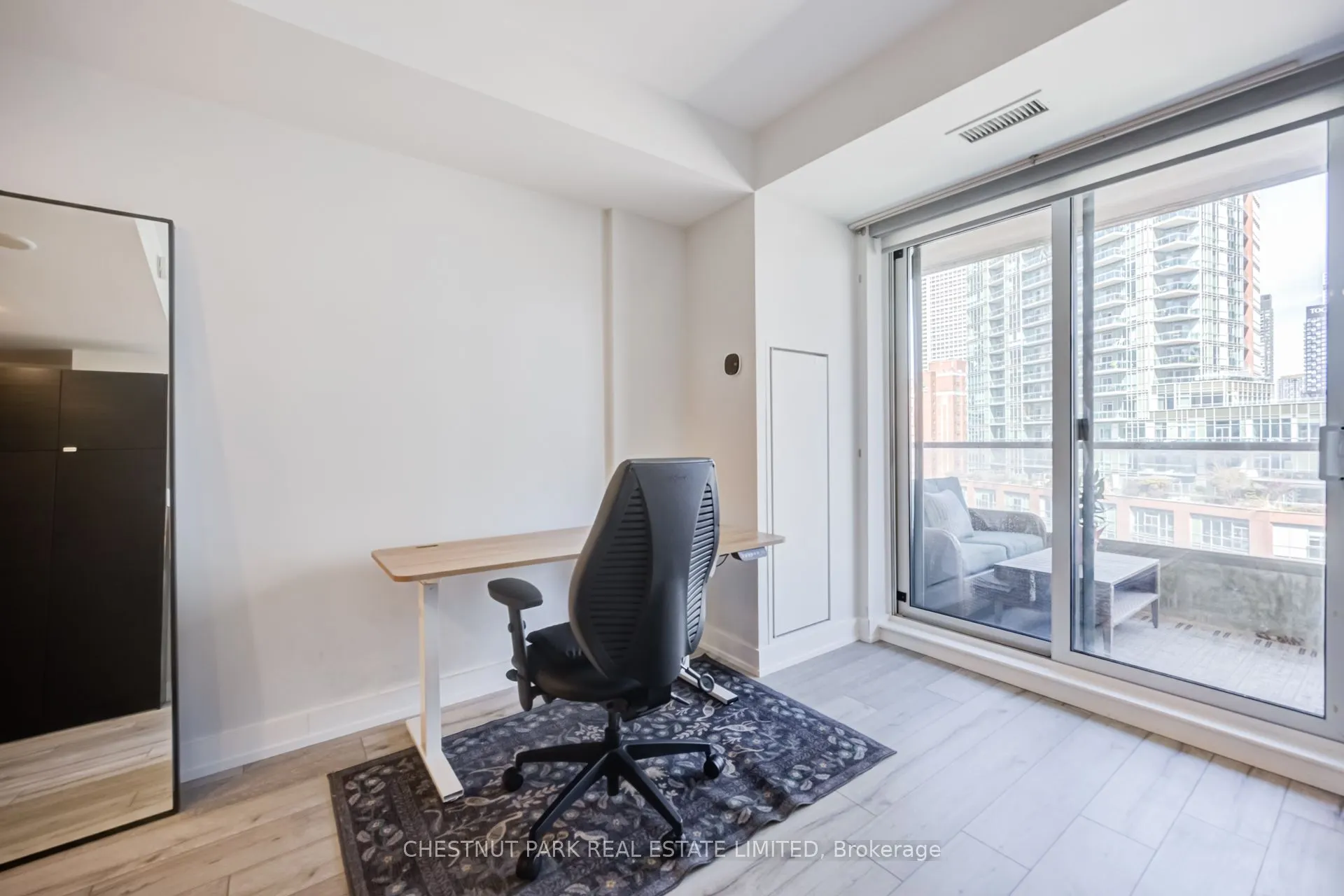 168 King Street E #914