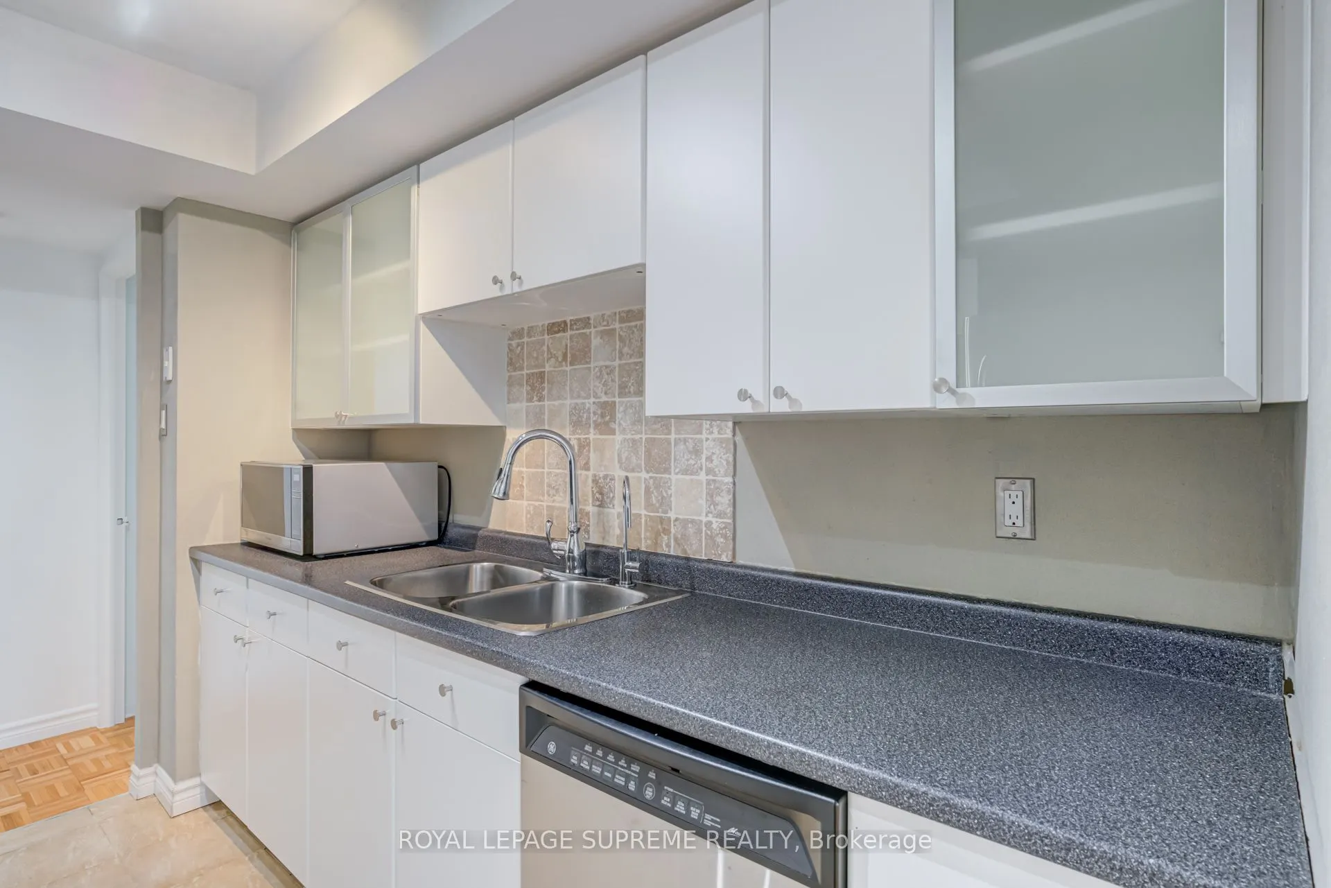 5 Kenneth Avenue #1804
