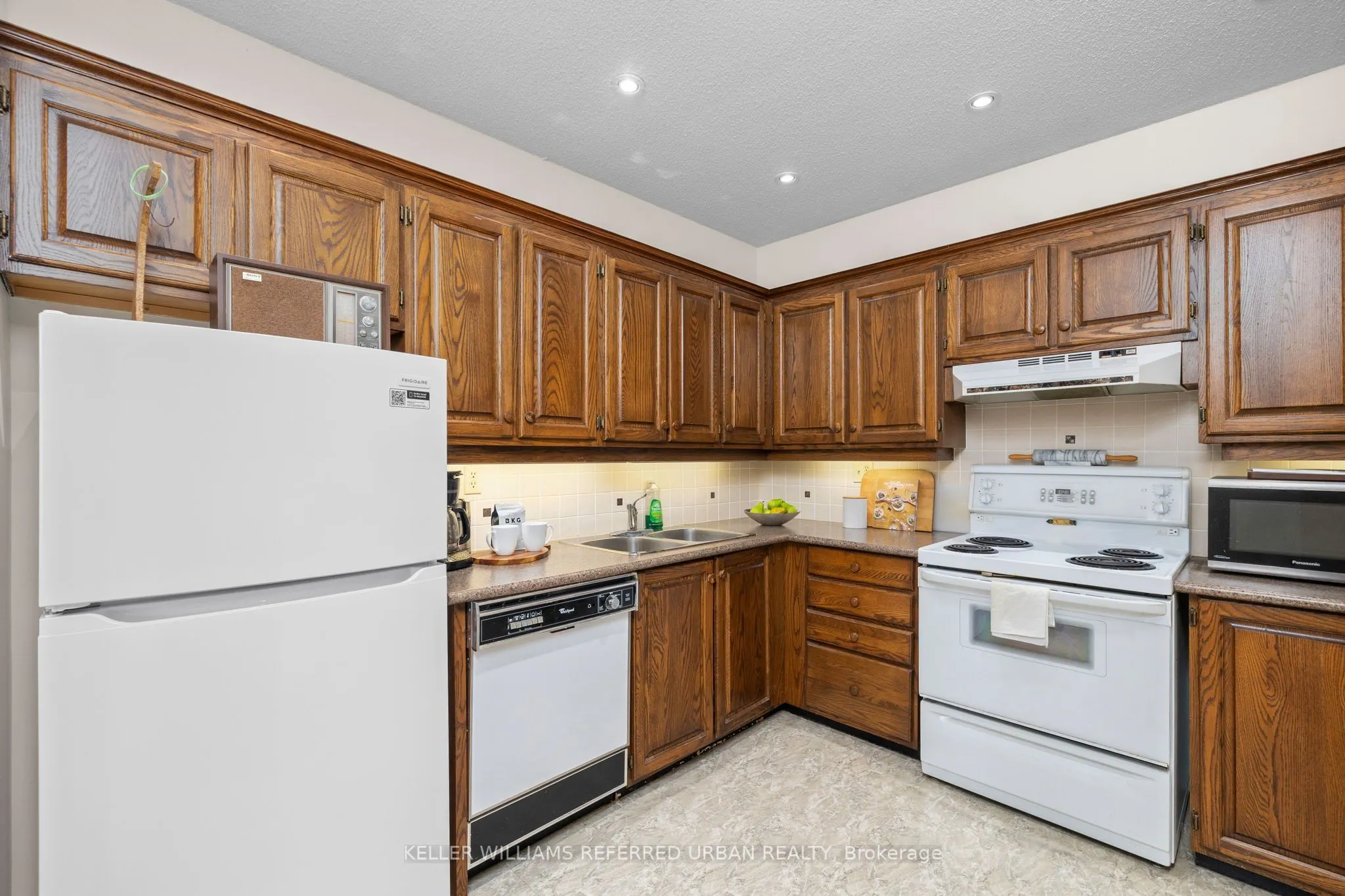 40 Oaklands Avenue #321