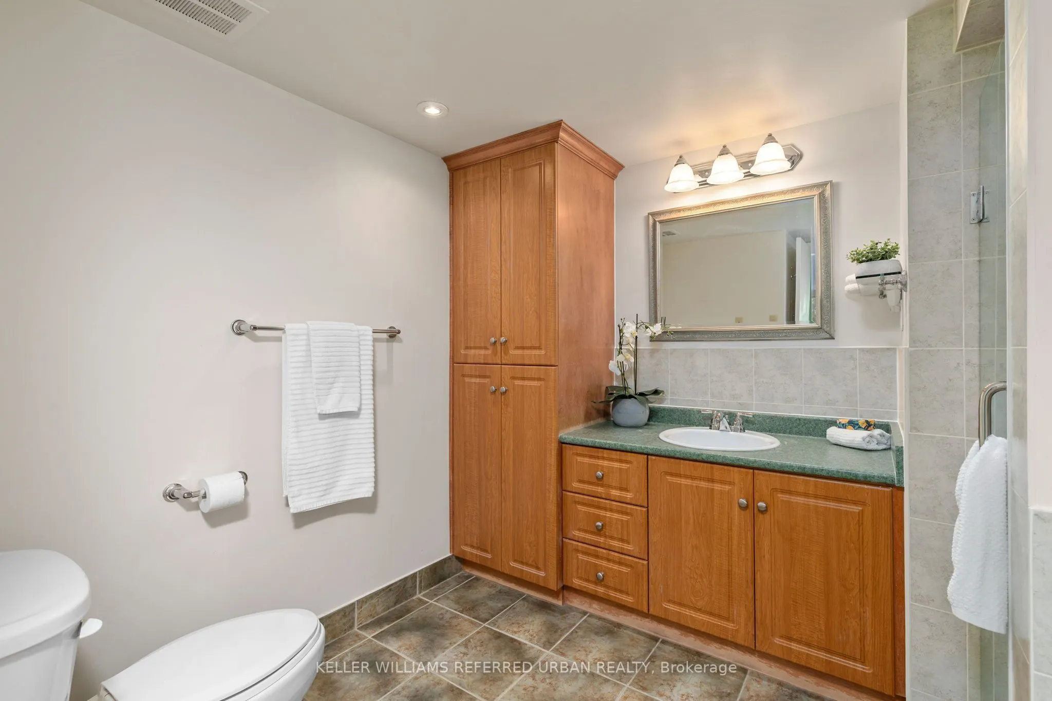 40 Oaklands Avenue #321