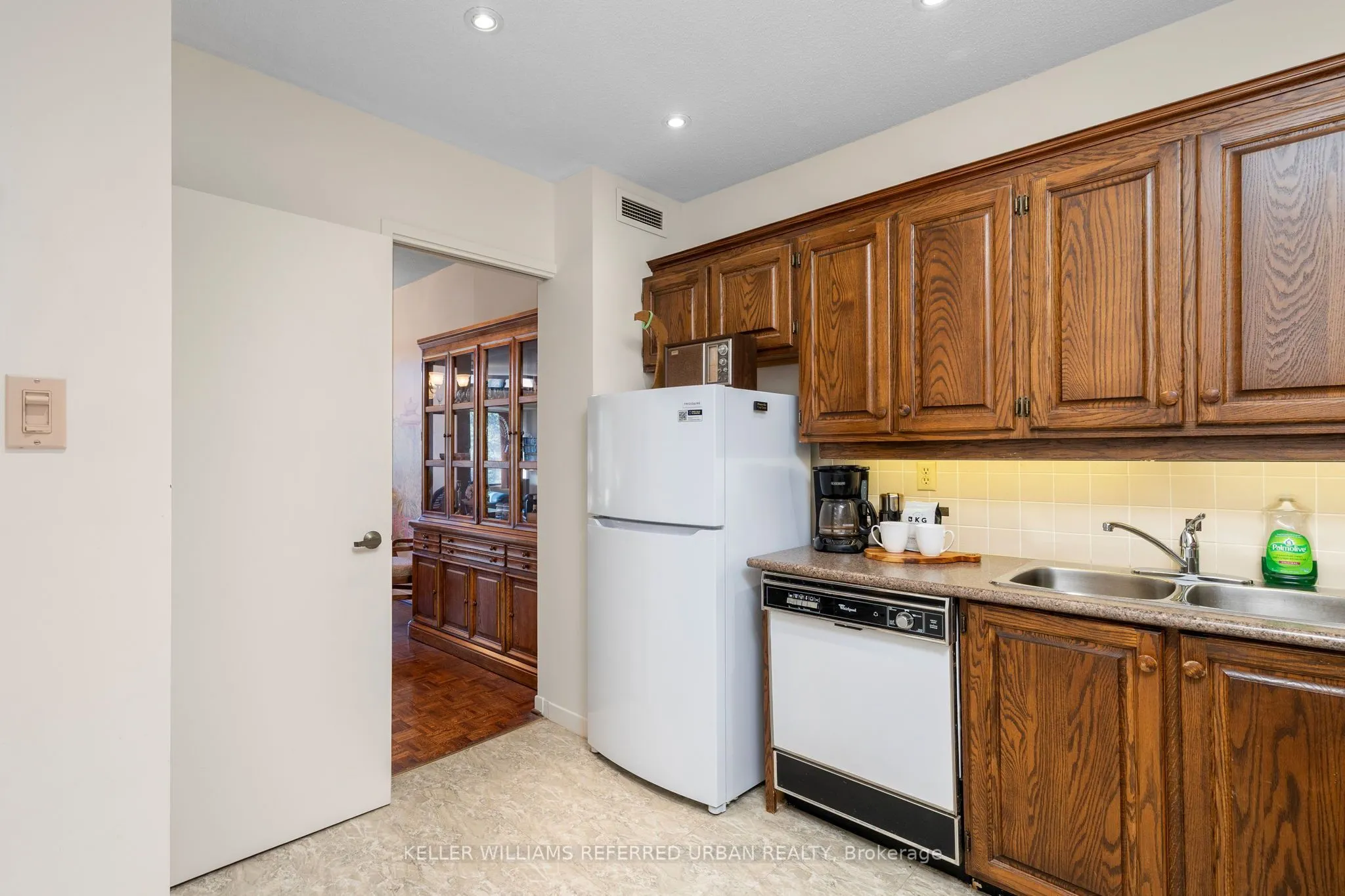 40 Oaklands Avenue #321