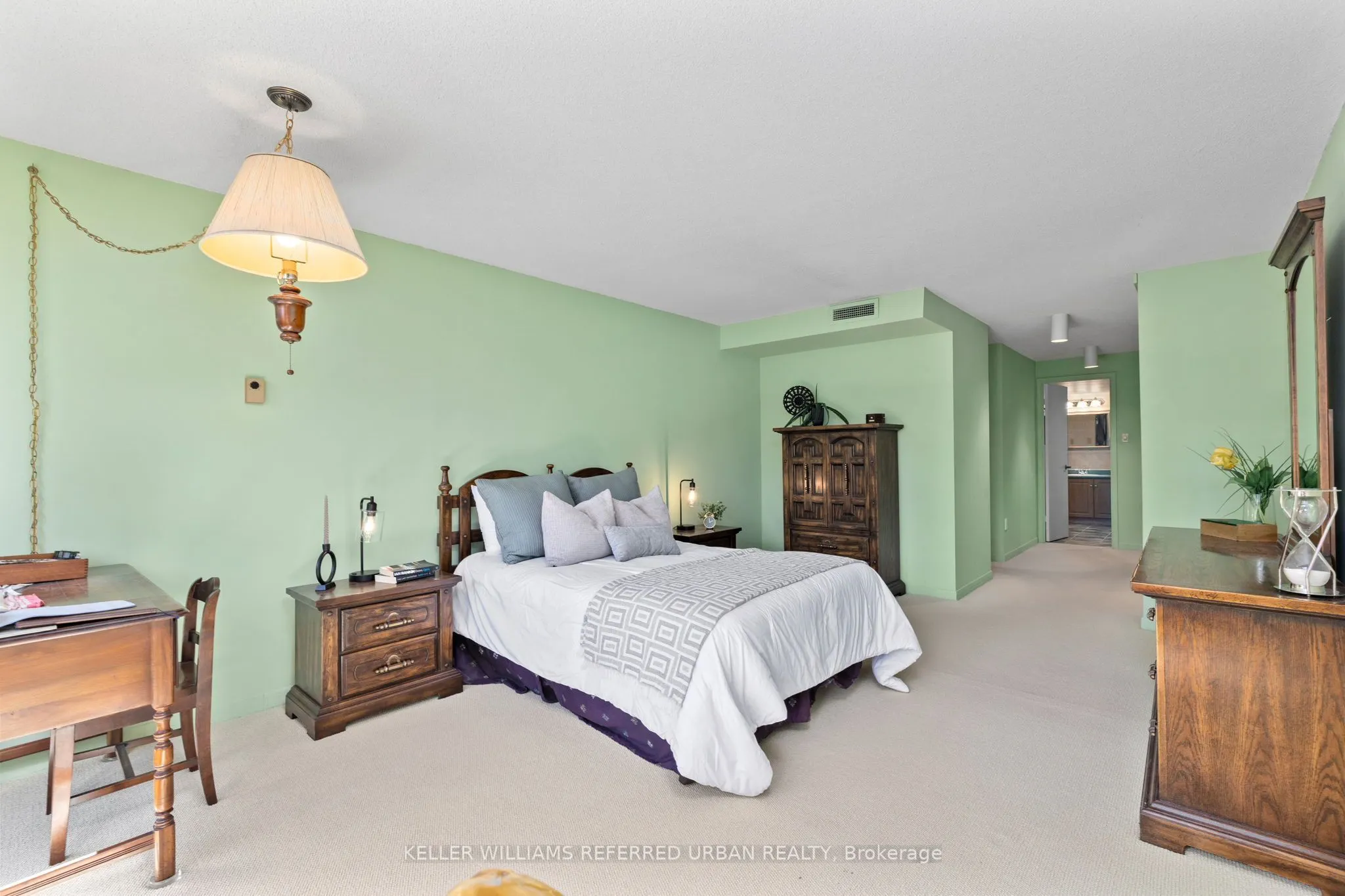 40 Oaklands Avenue #321
