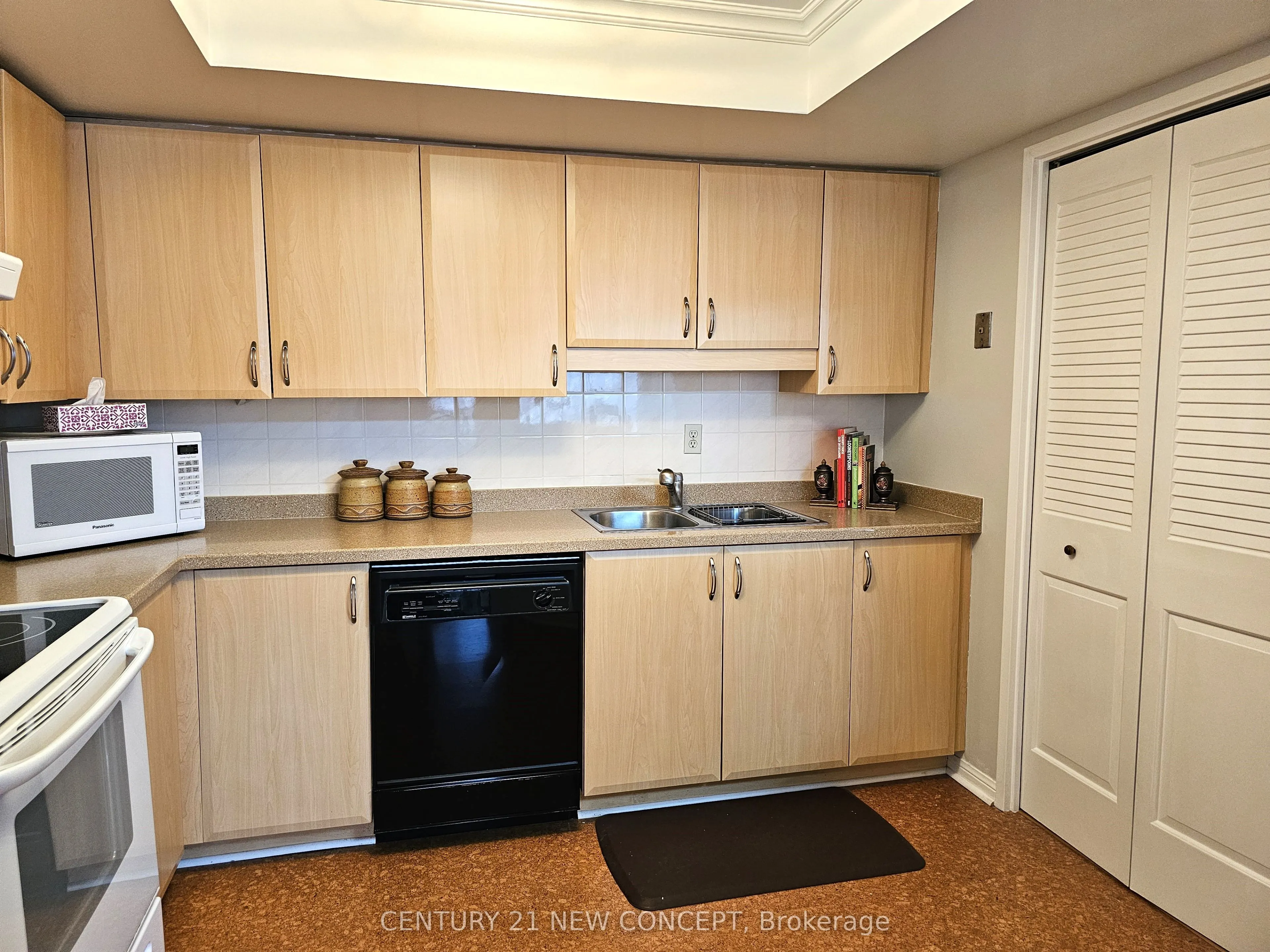 255 The Donway West E #123