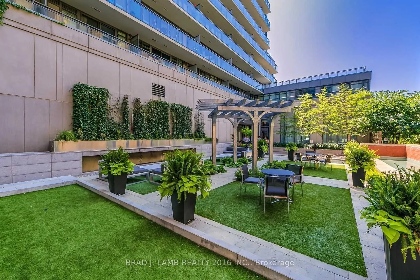 775 King Street W #809