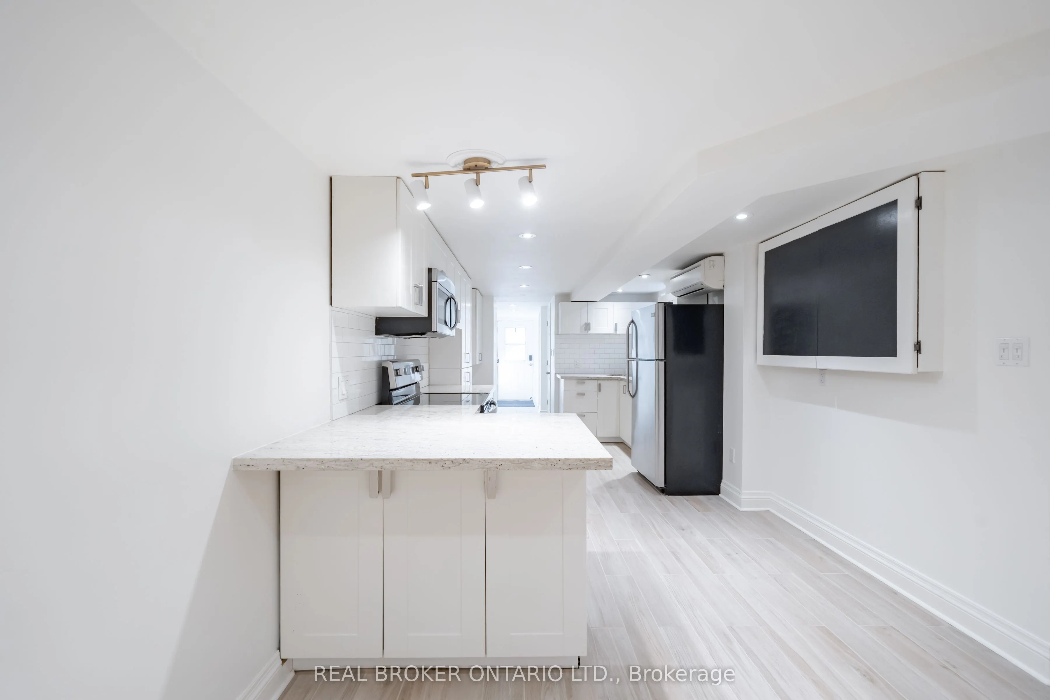 419 Ossington Avenue #Lower
