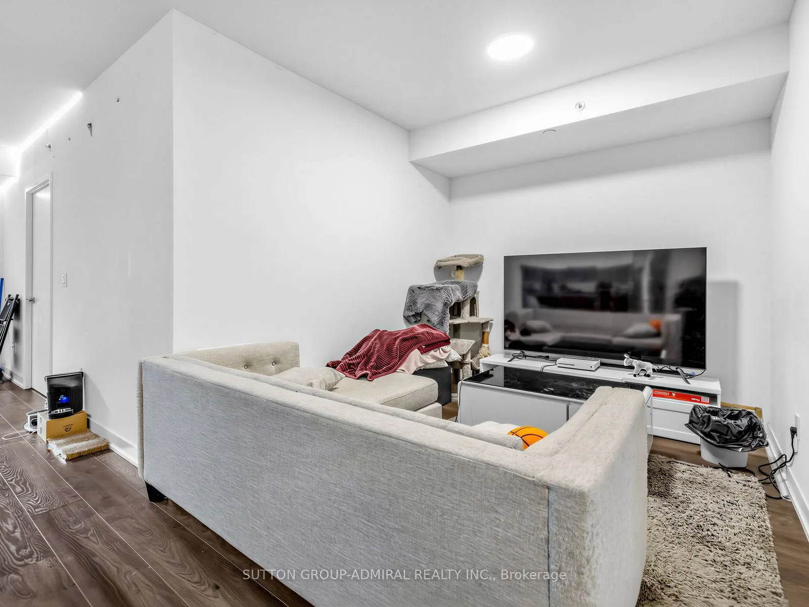 31 Tippett Road #447