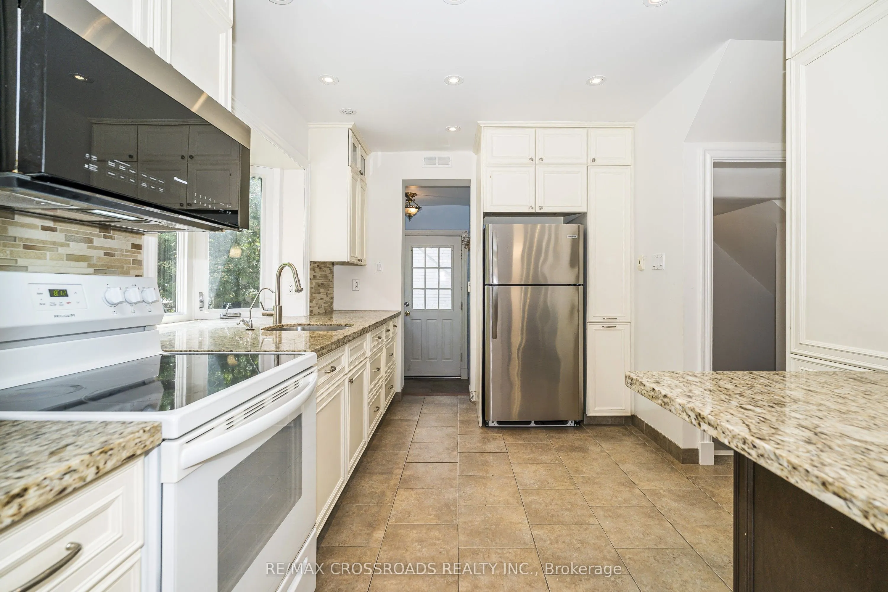 19 Strathgowan Crescent