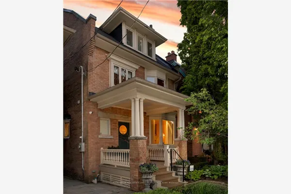 107 Roxborough Street W