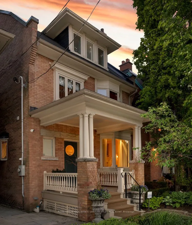 107 Roxborough Street W