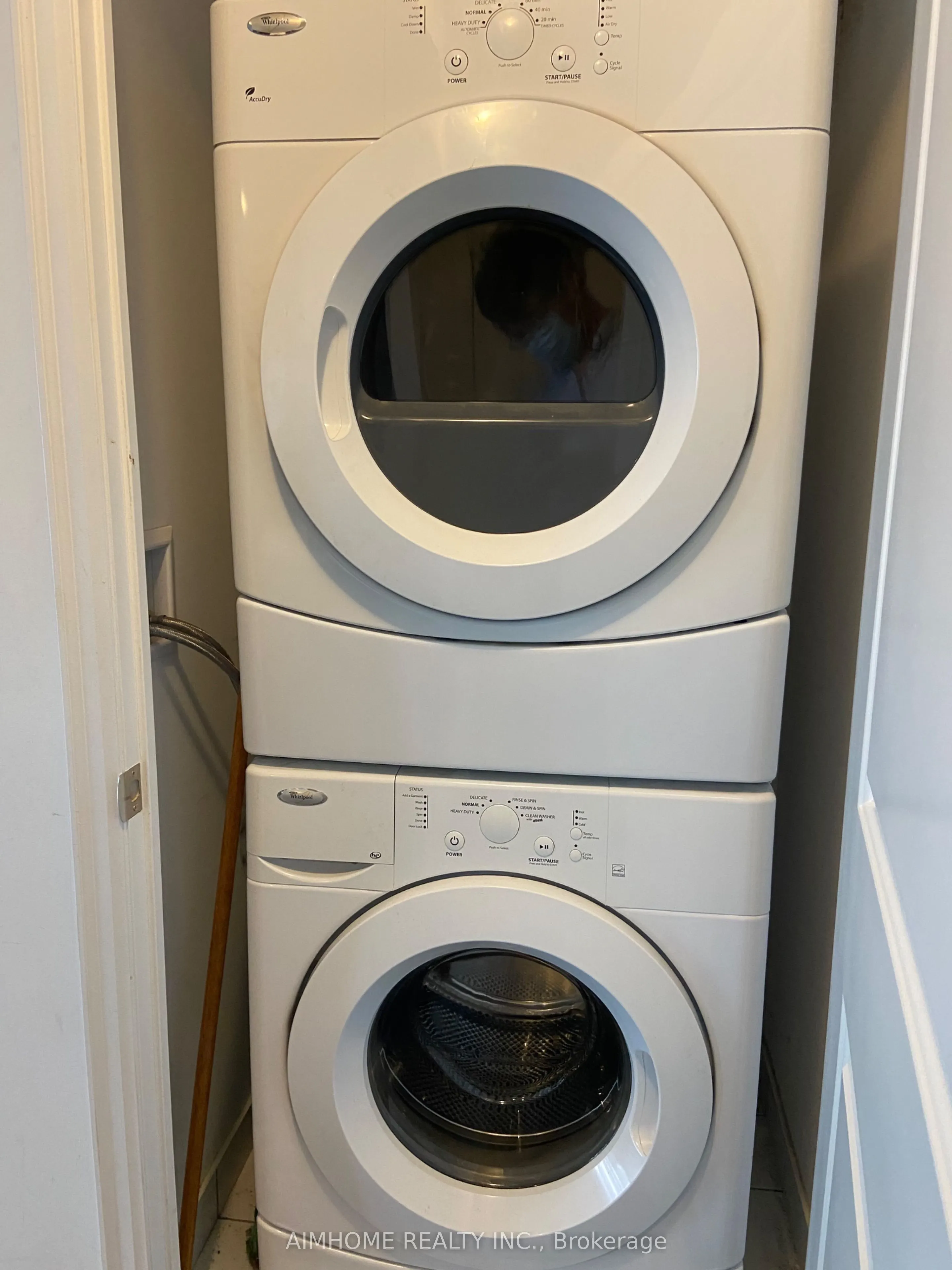 35 Bastion Street #1802