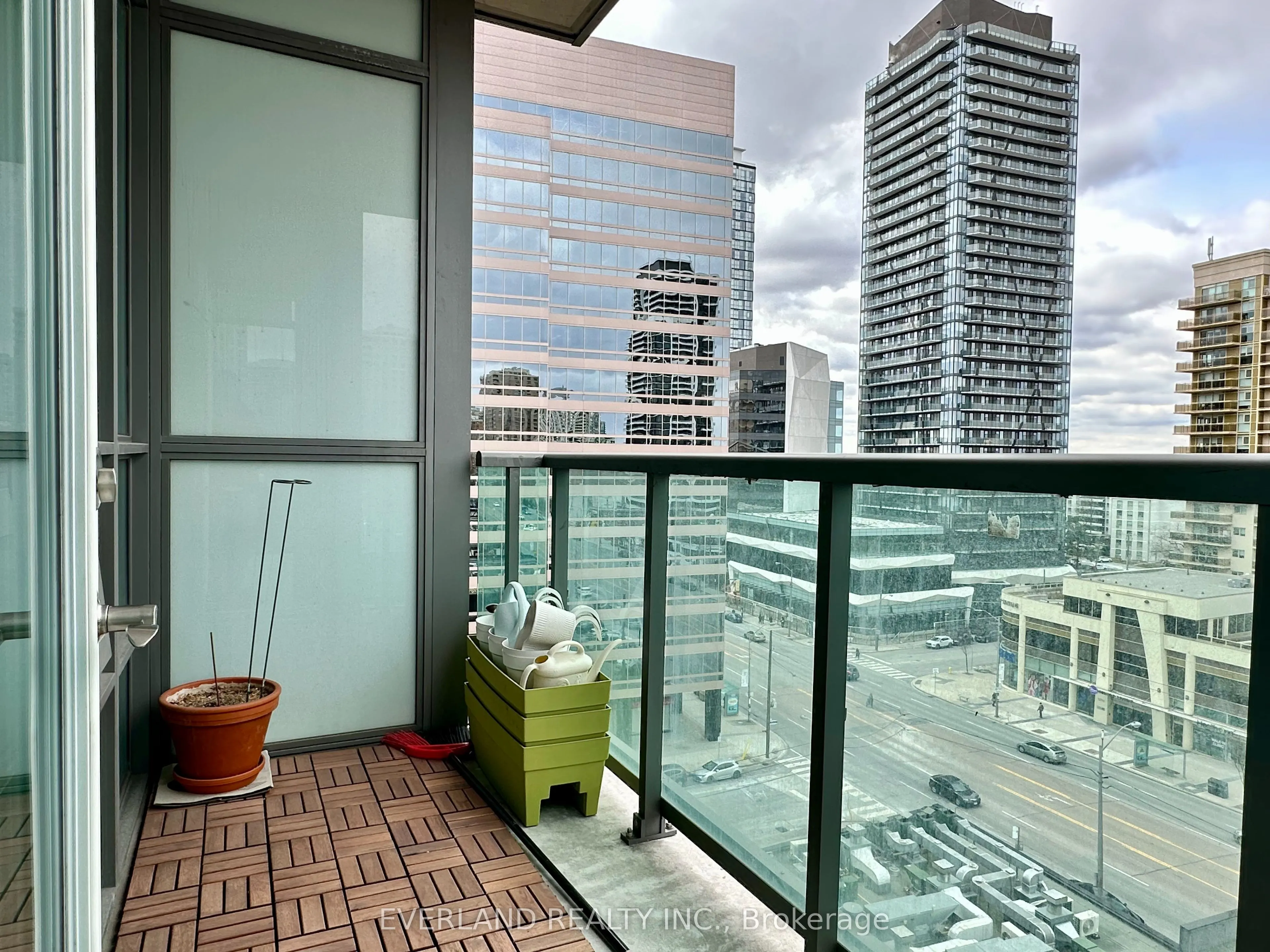26 Norton Avenue #901