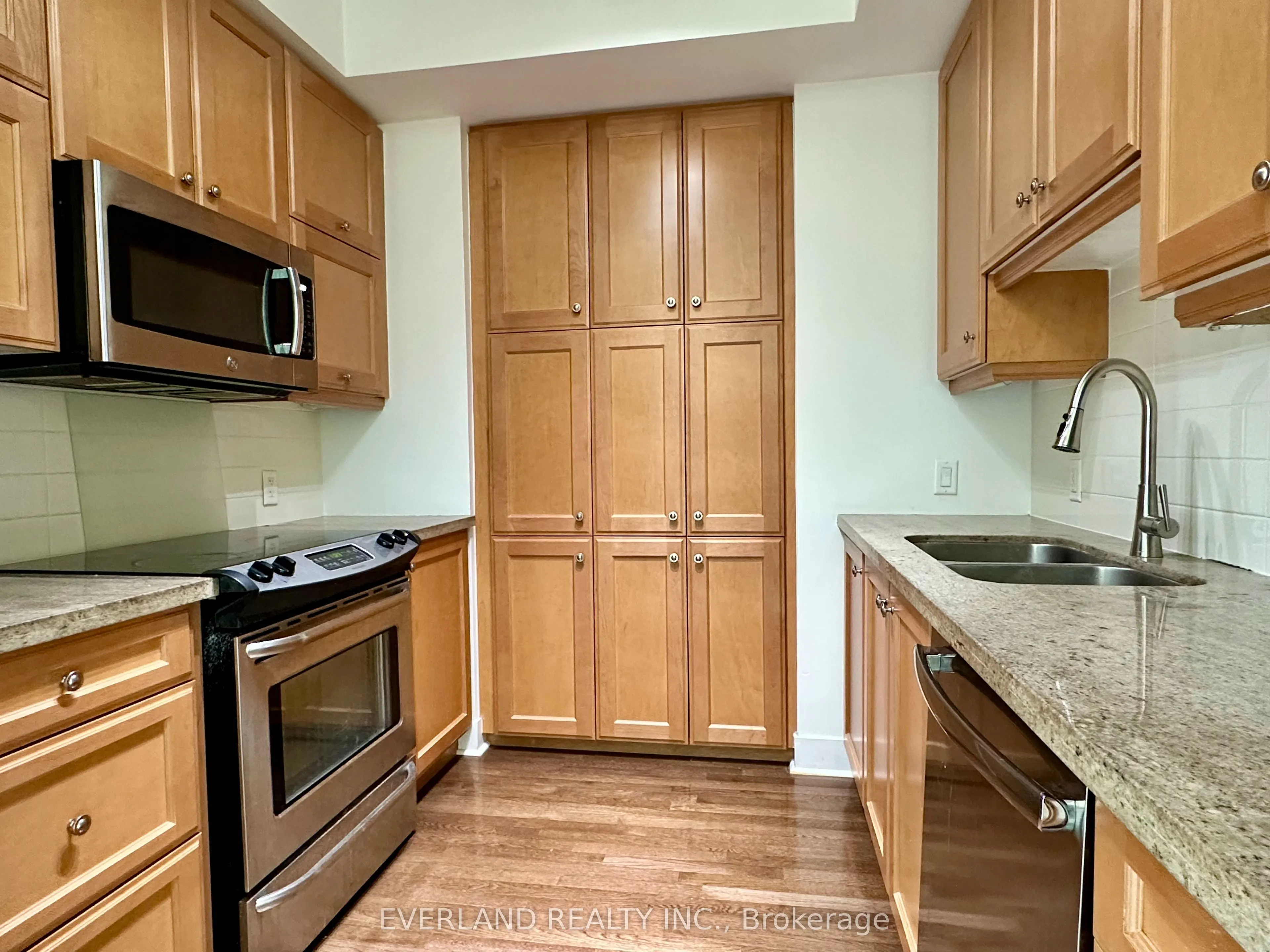 26 Norton Avenue #901