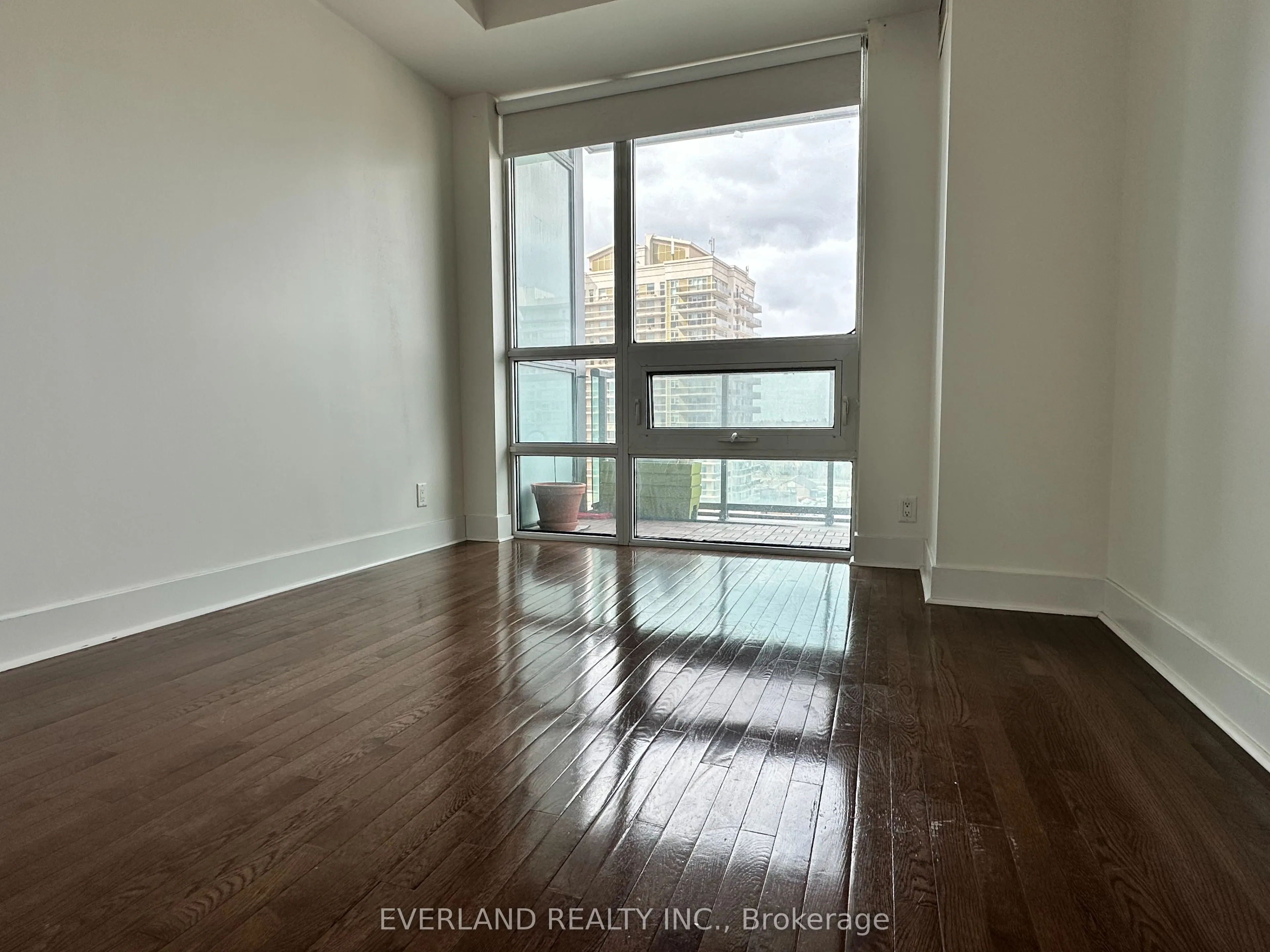 26 Norton Avenue #901