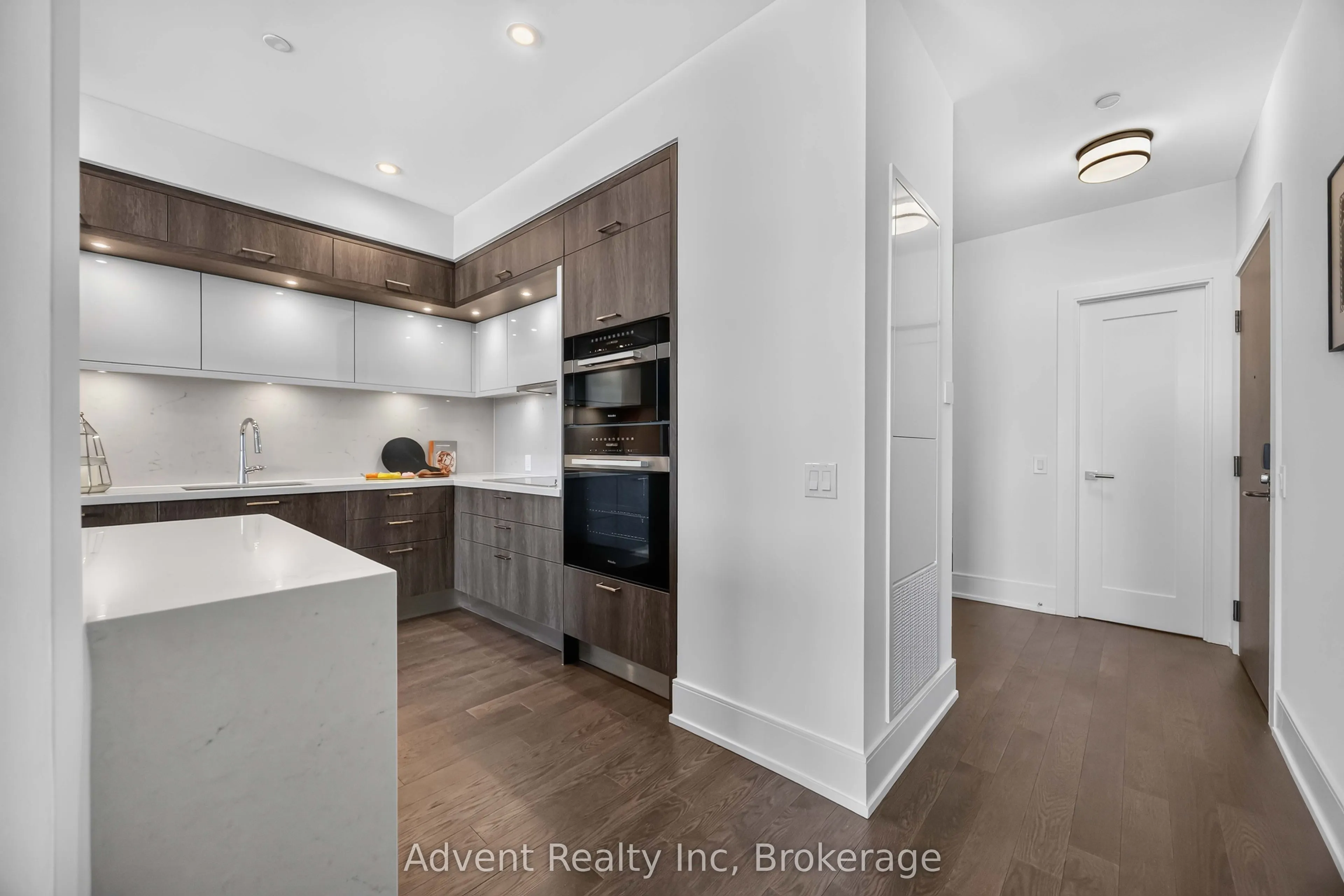 30 Inn On the Park Drive #518