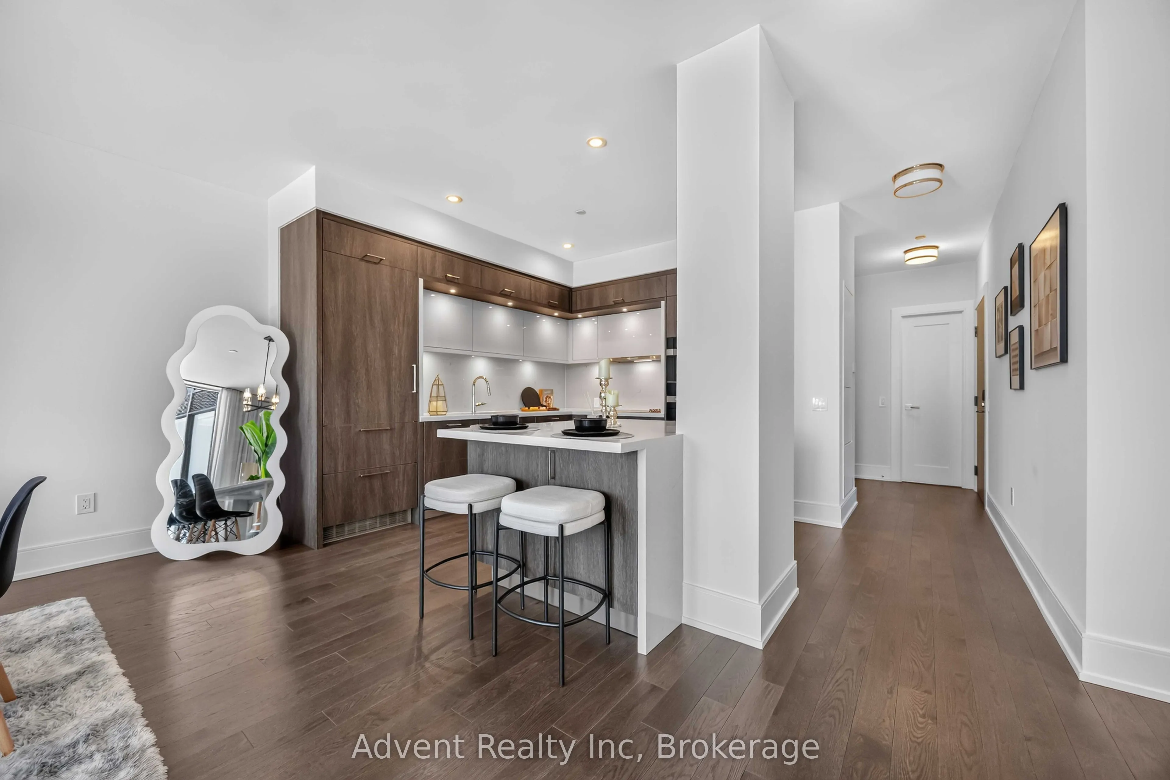30 Inn On the Park Drive #518