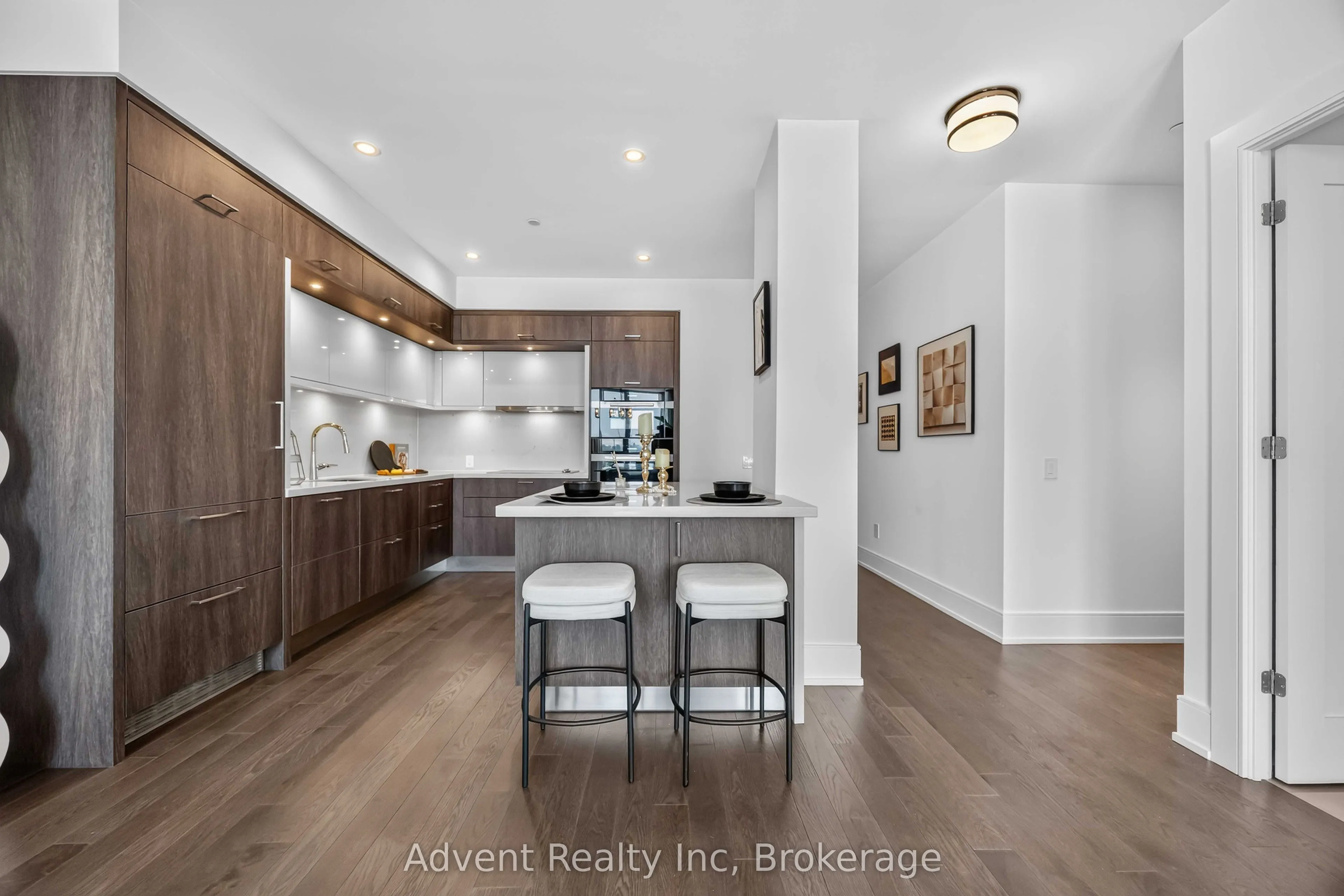 30 Inn On the Park Drive #518