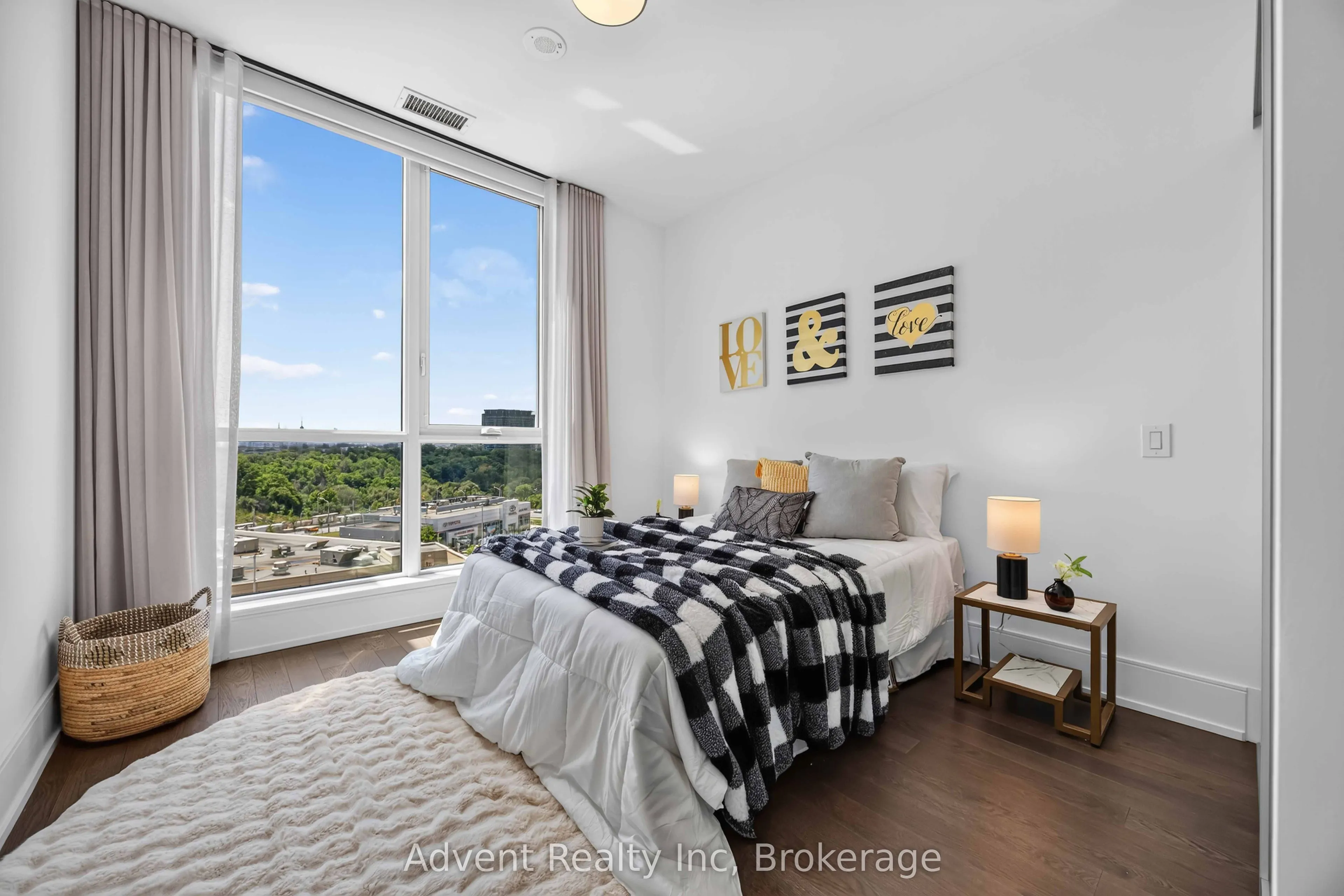 30 Inn On the Park Drive #518