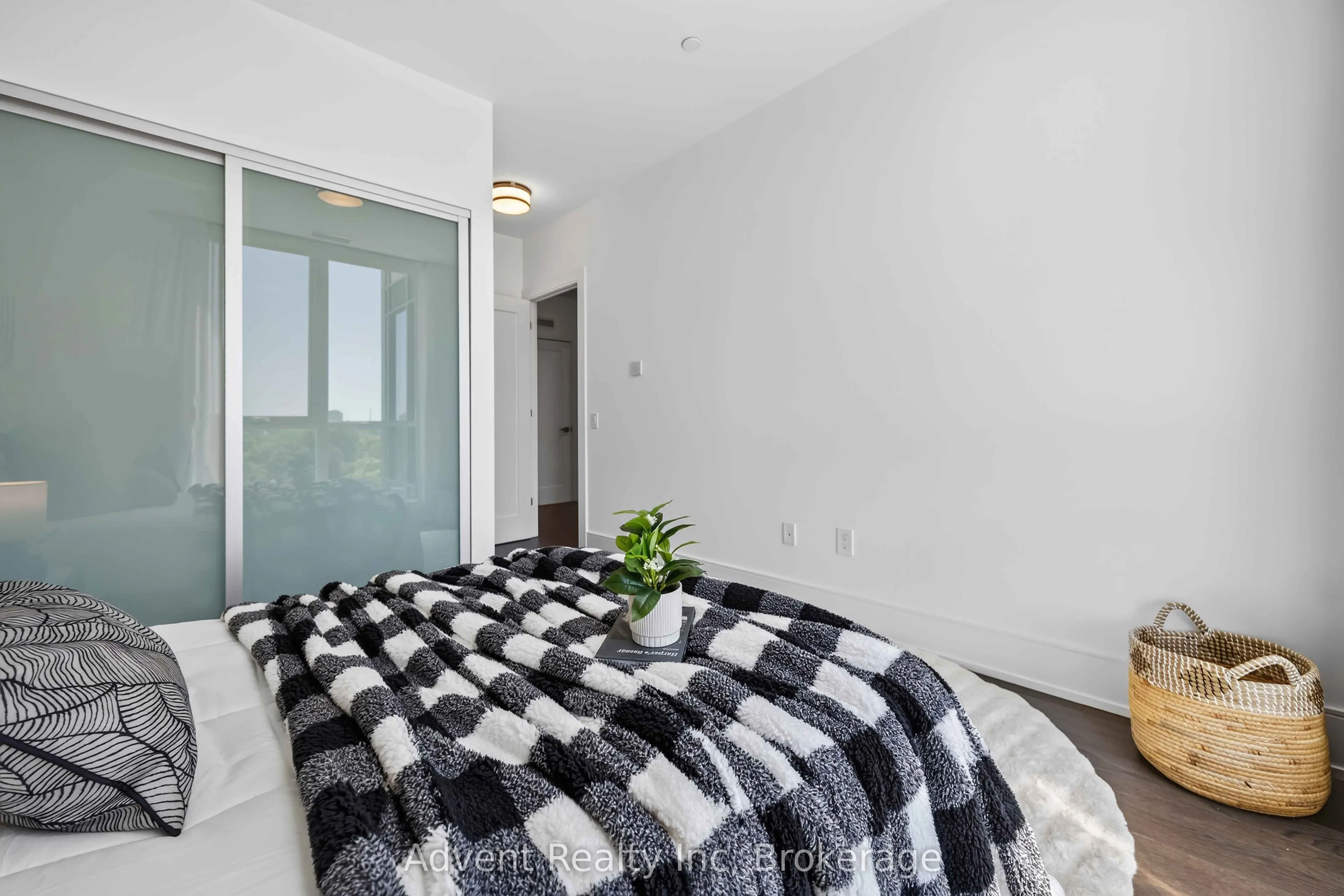 30 Inn On the Park Drive #518