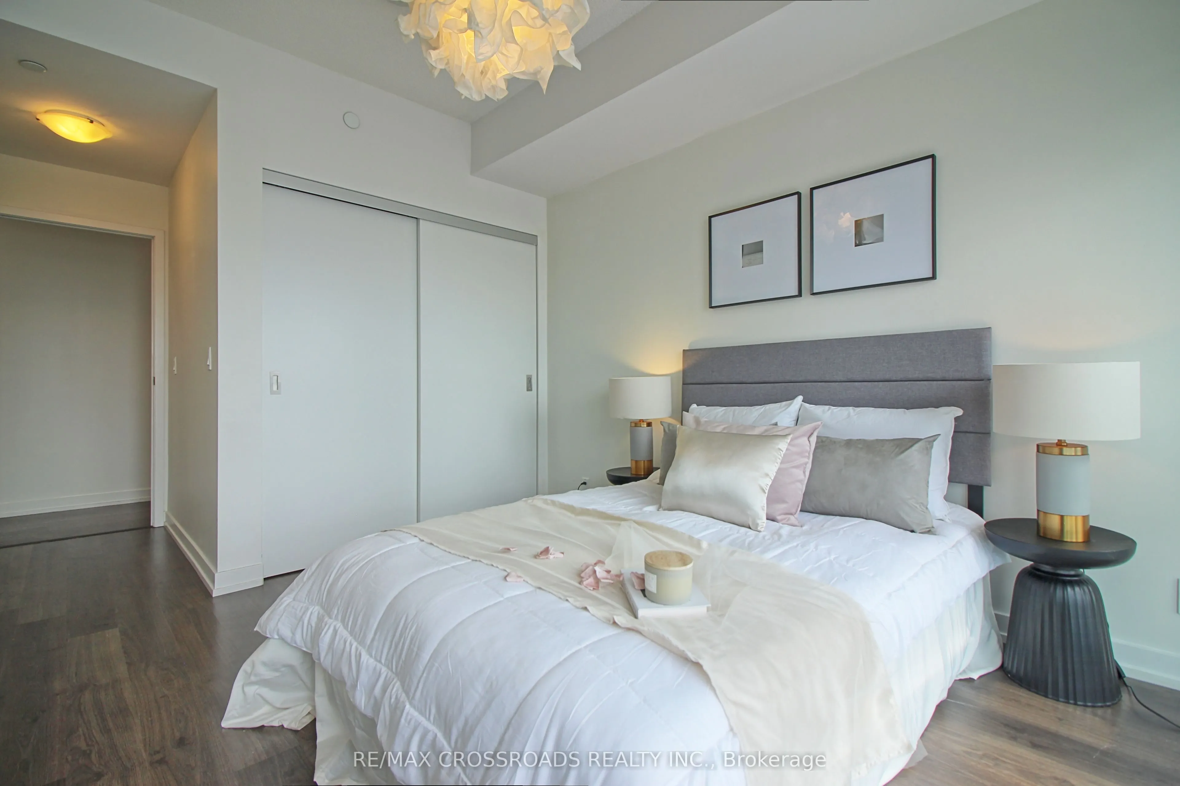 89 Dunfield Avenue #2202