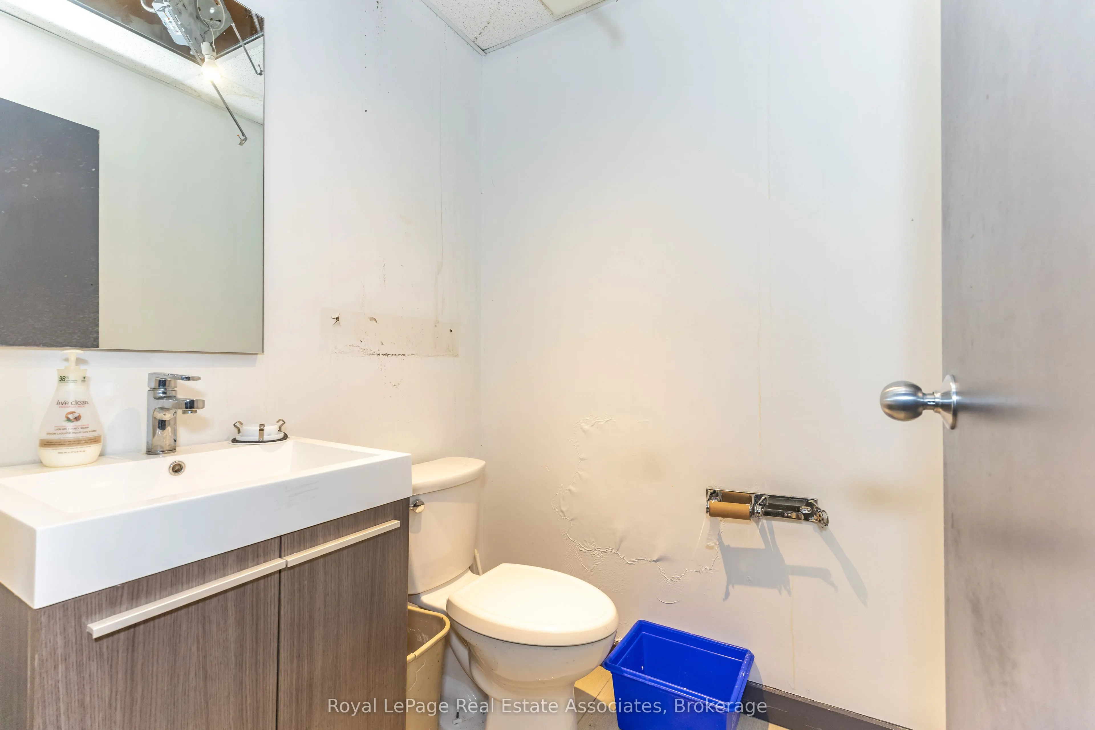 381 Richmond Street E #E