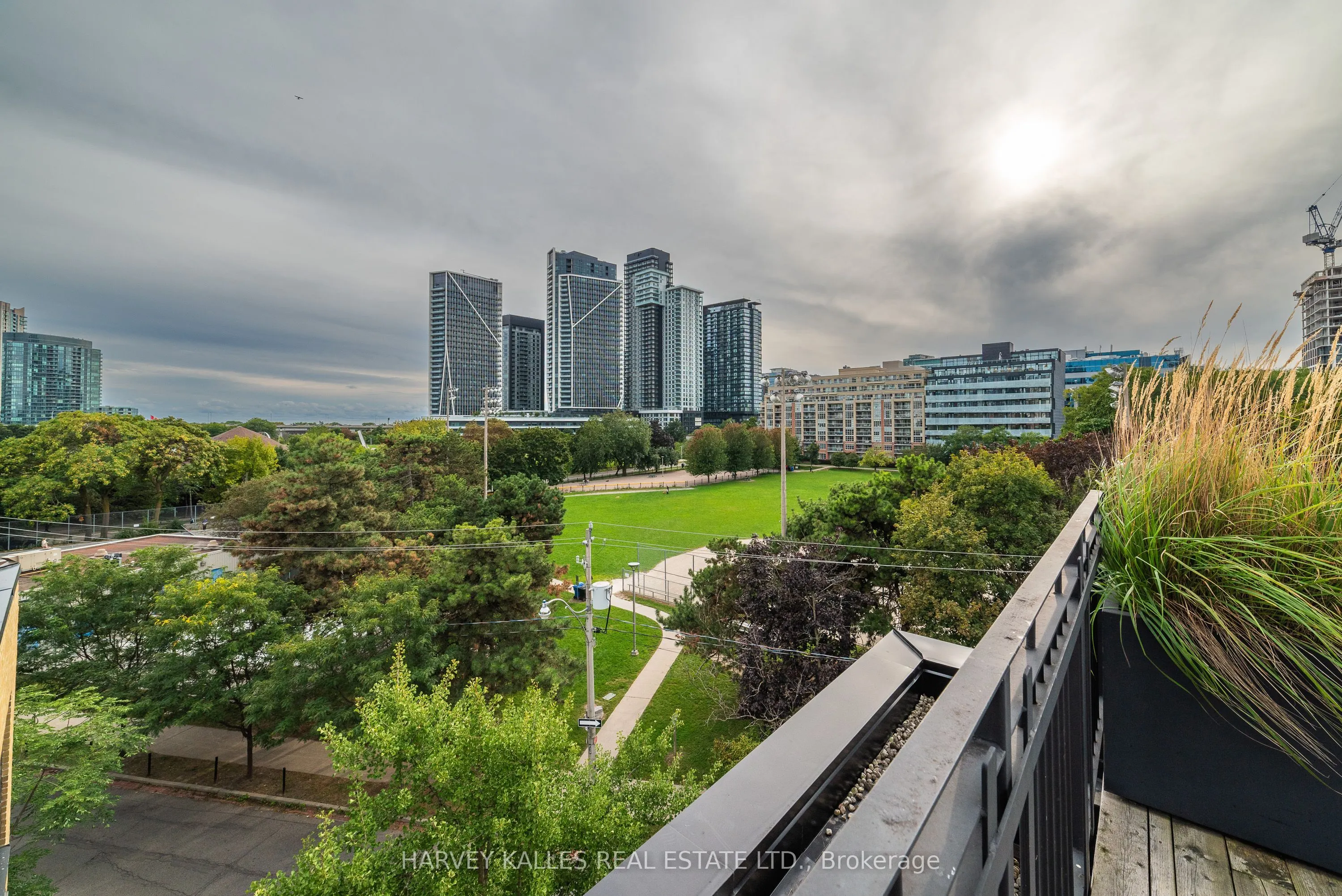 833 King Street W #405