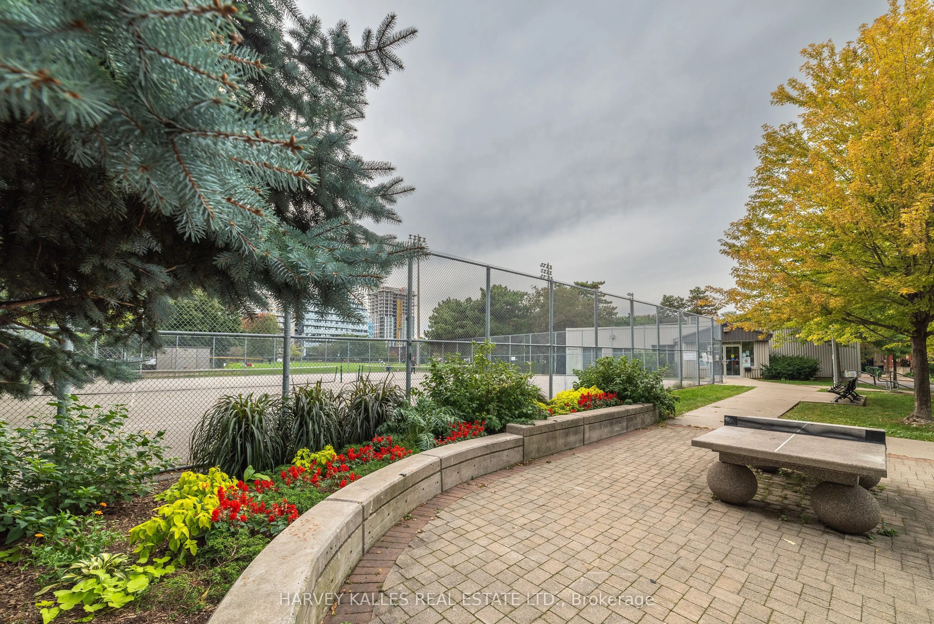 833 King Street W #405