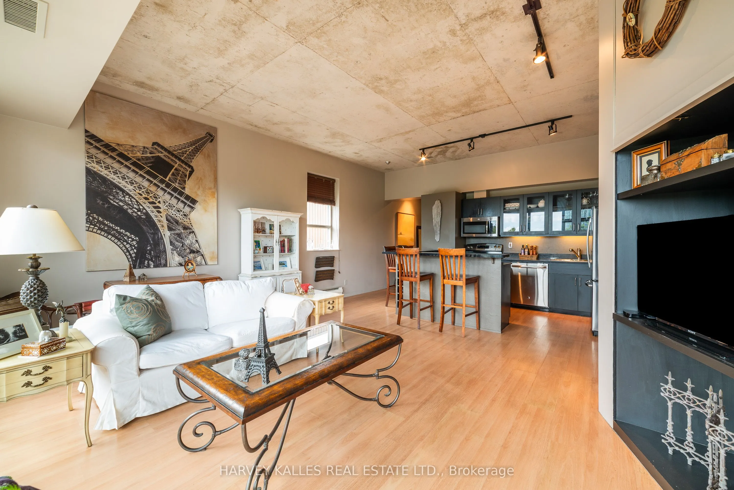 833 King Street W #405