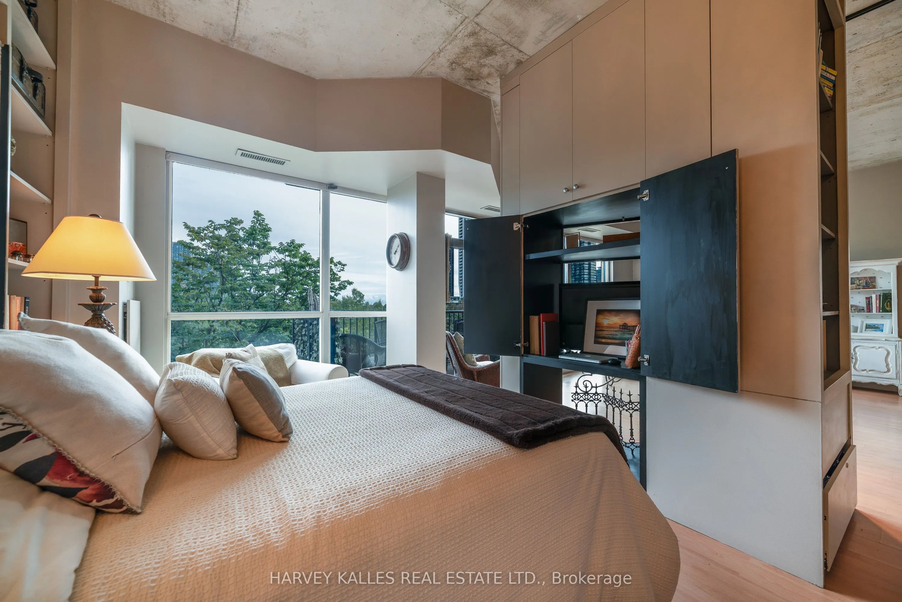 833 King Street W #405