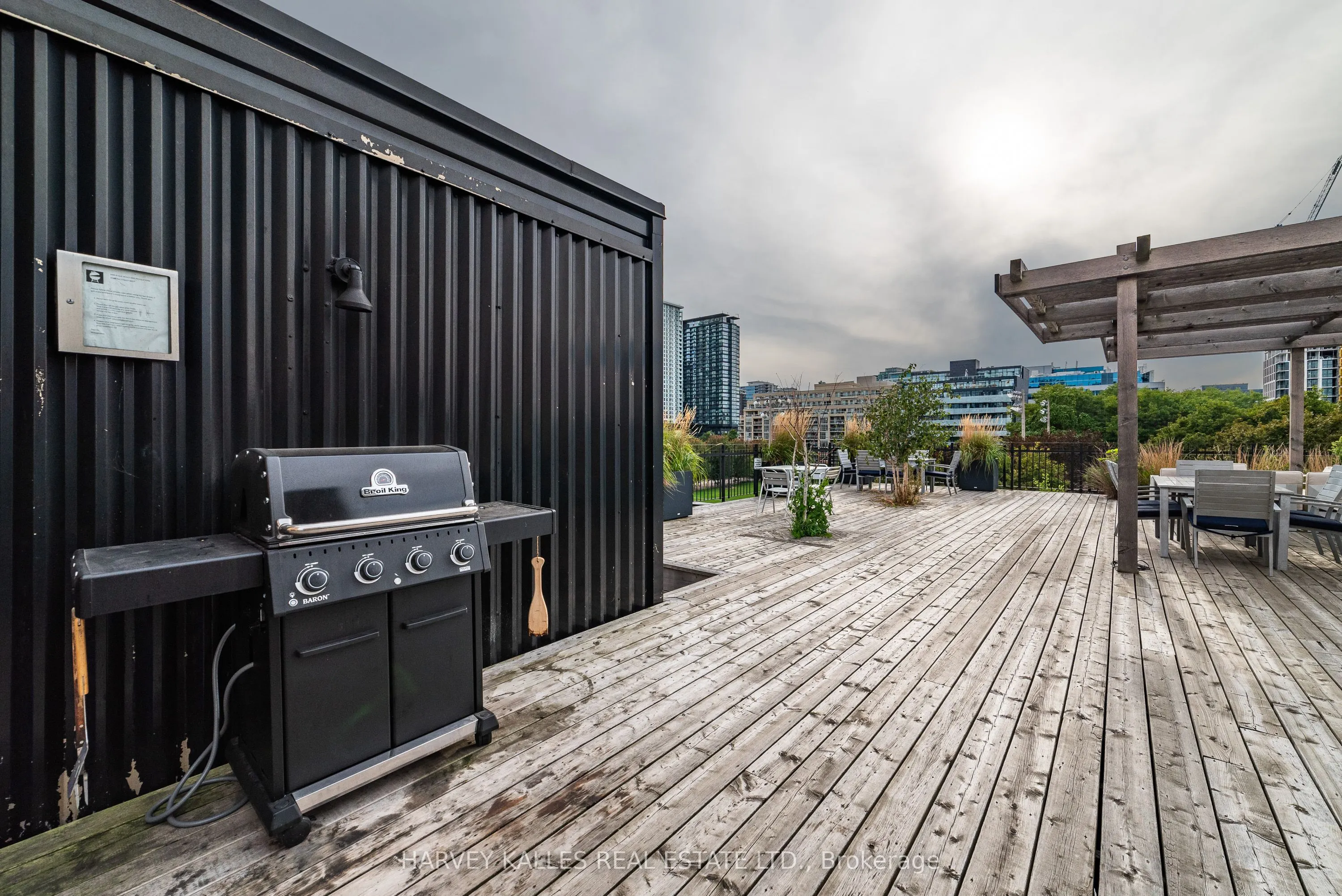833 King Street W #405