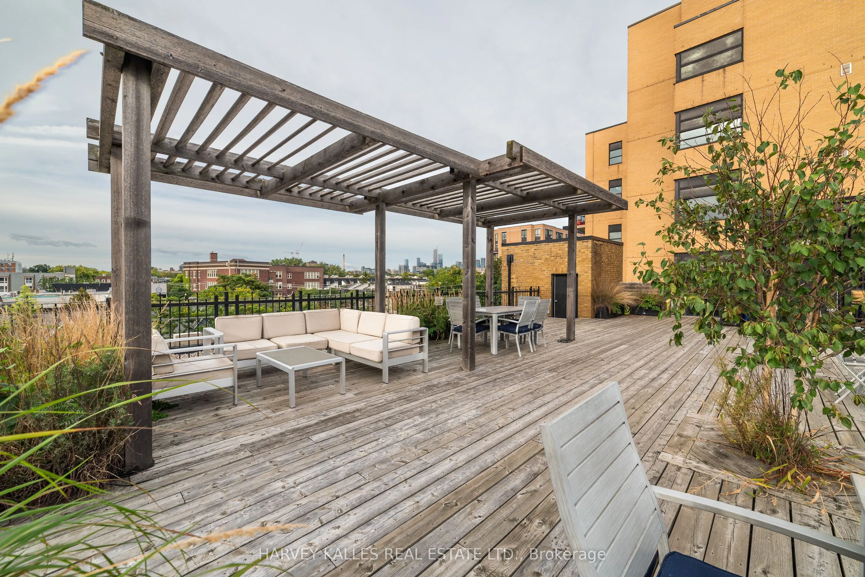 833 King Street W #405
