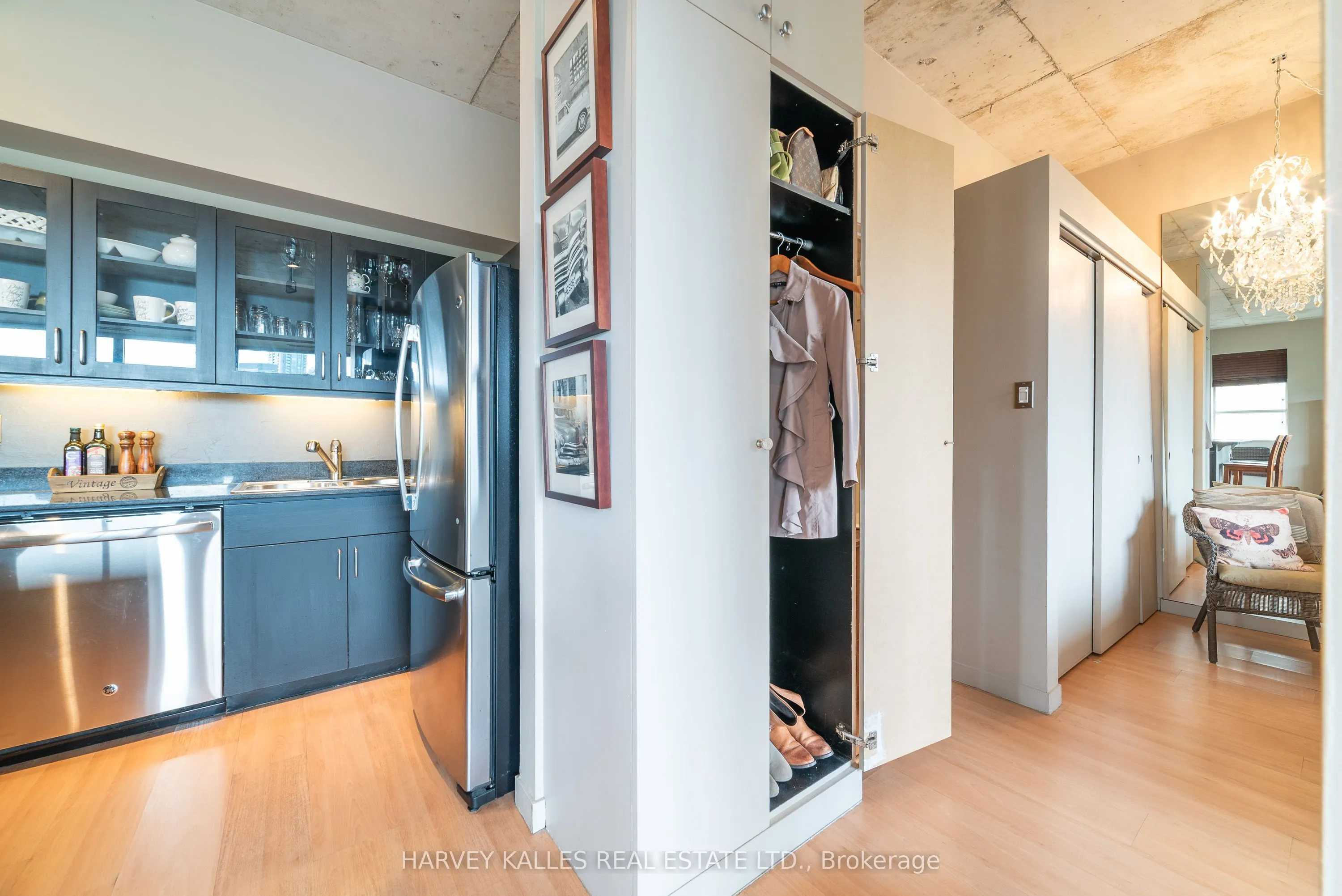 833 King Street W #405