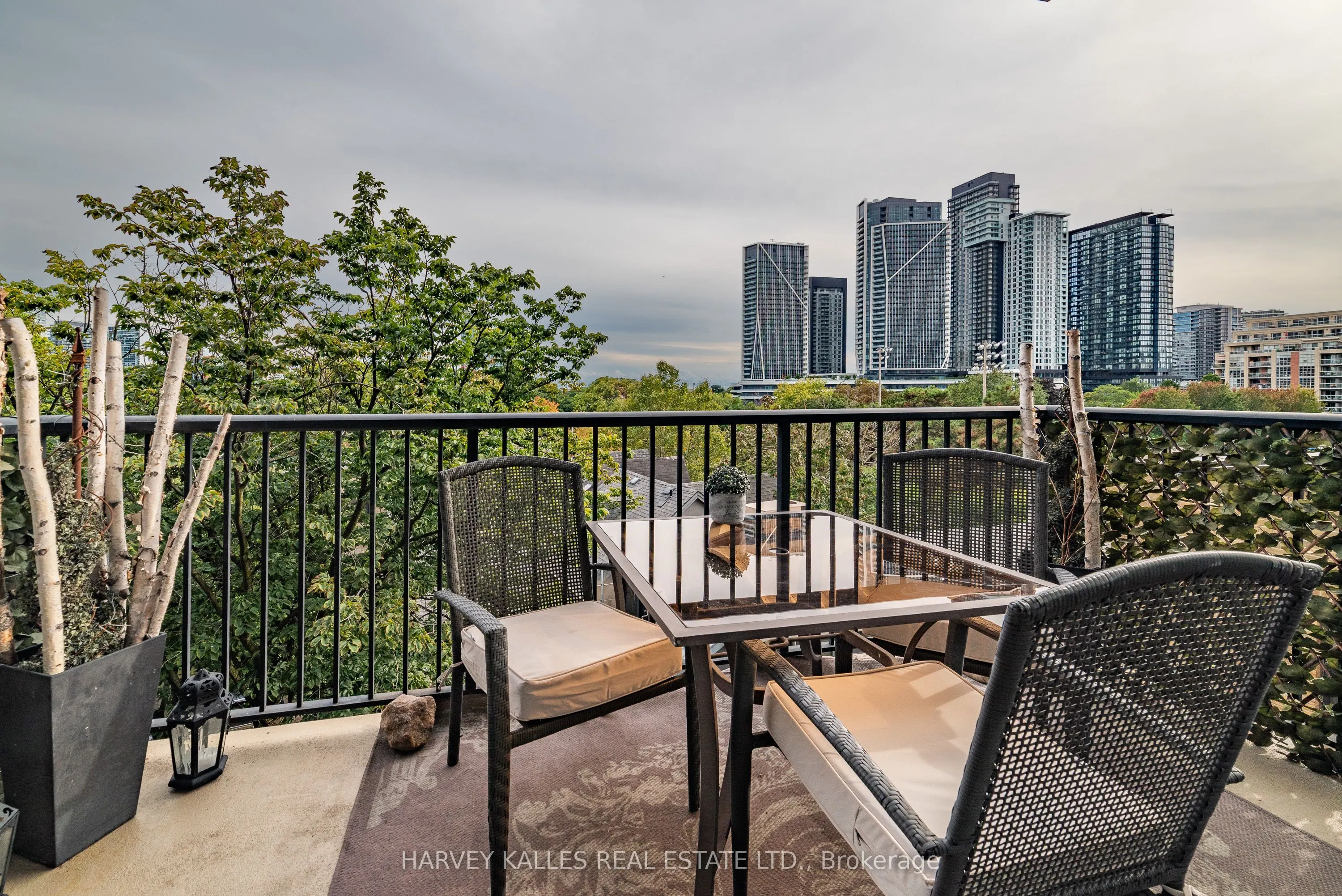 833 King Street W #405