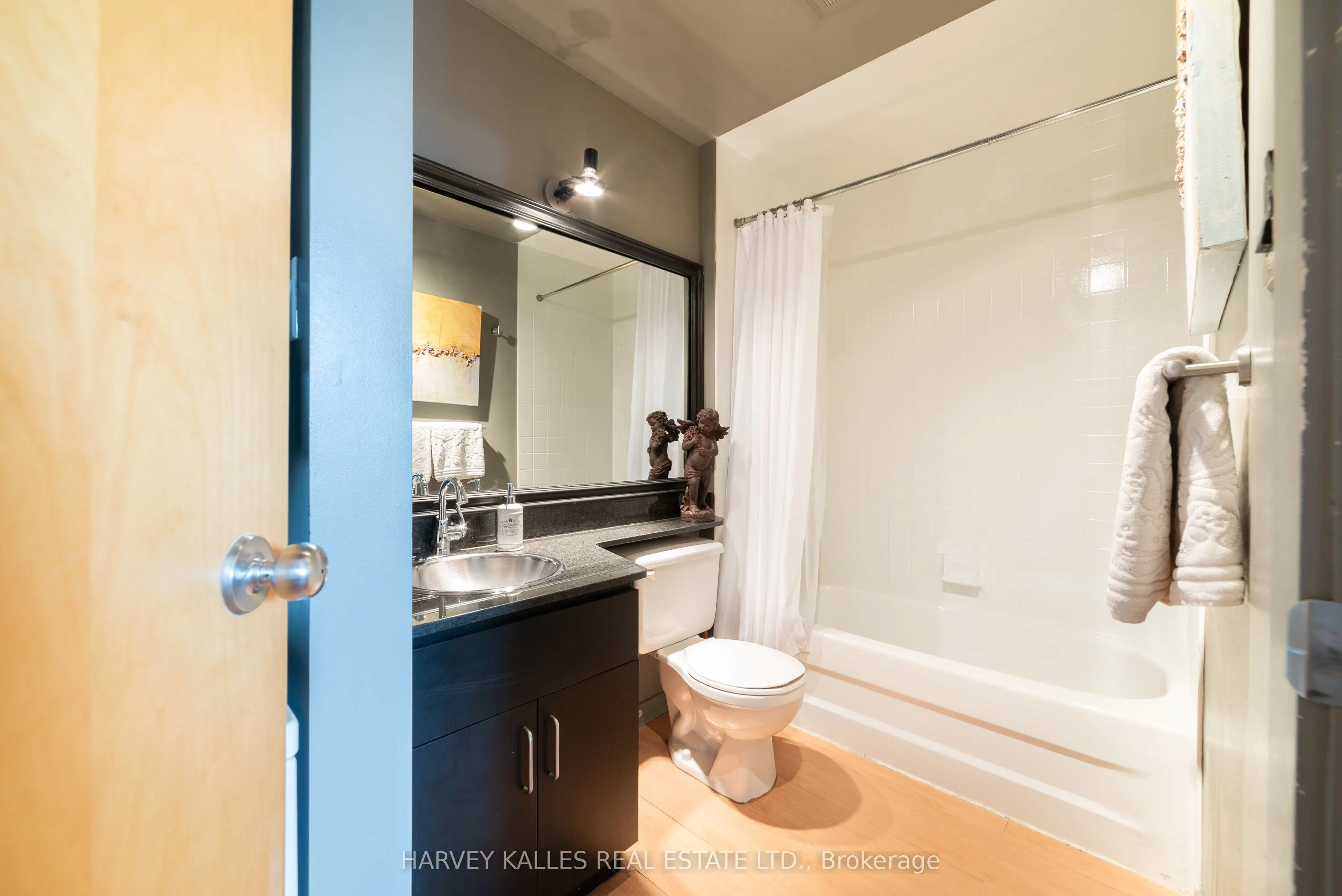 833 King Street W #405