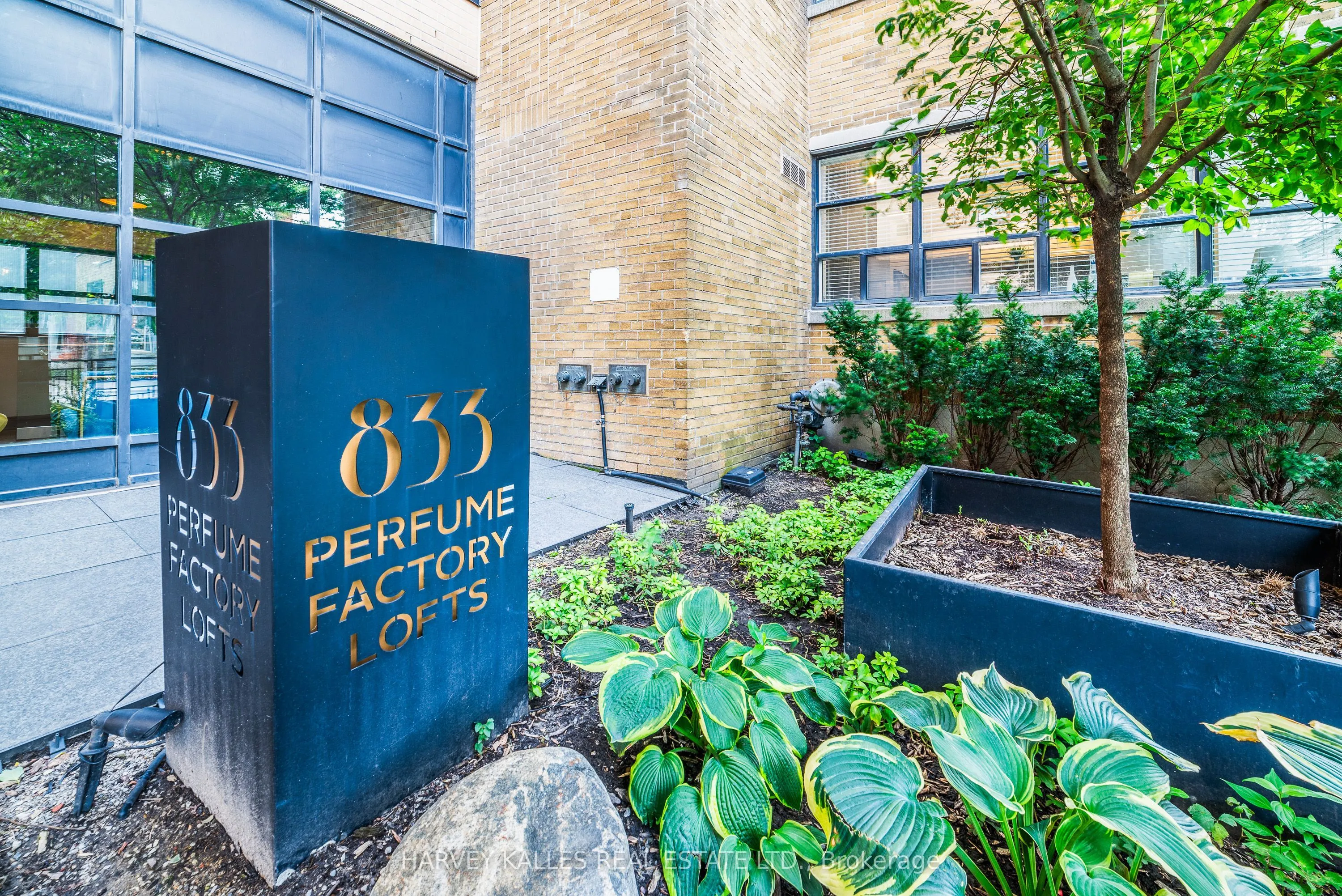 833 King Street W #405