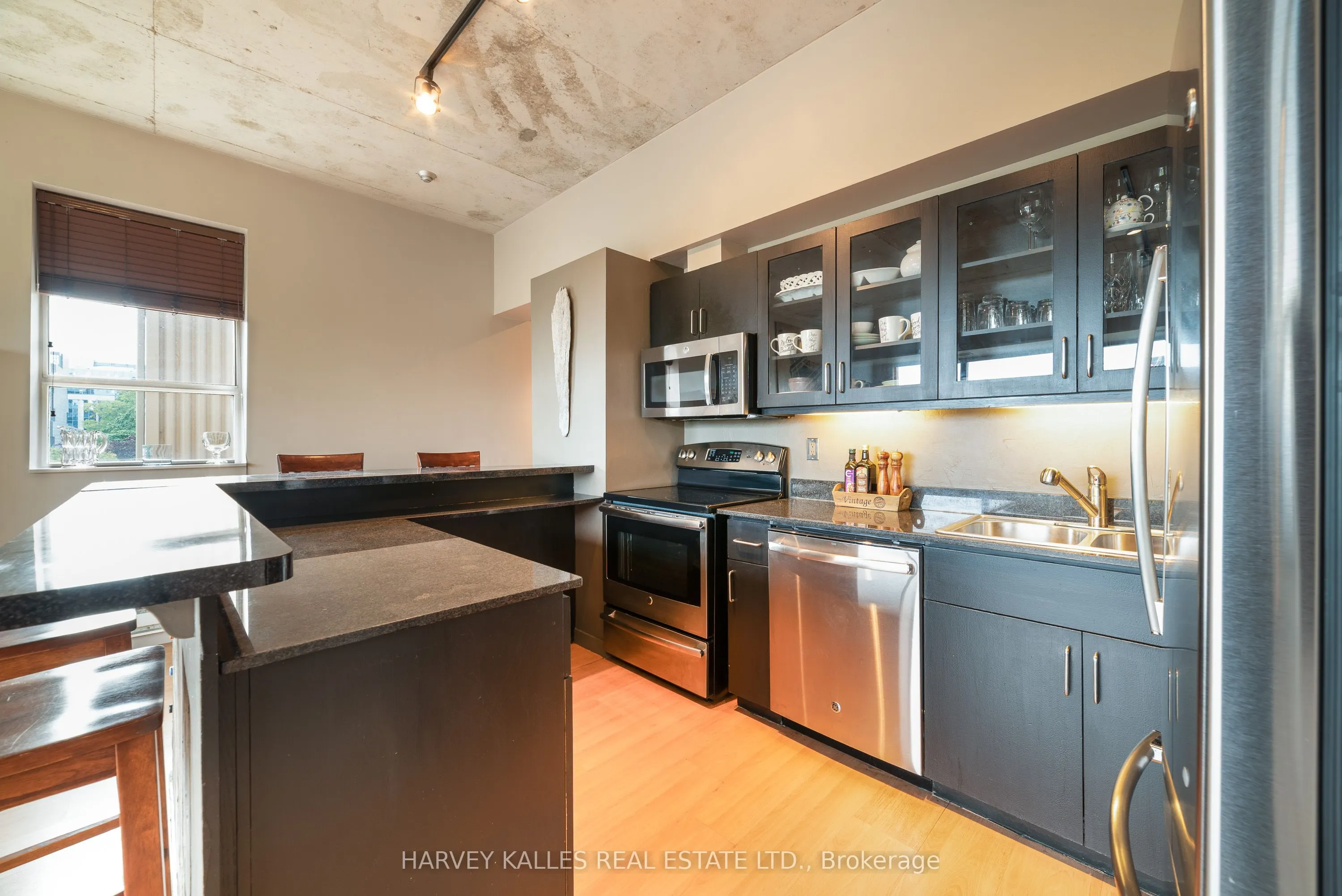 833 King Street W #405