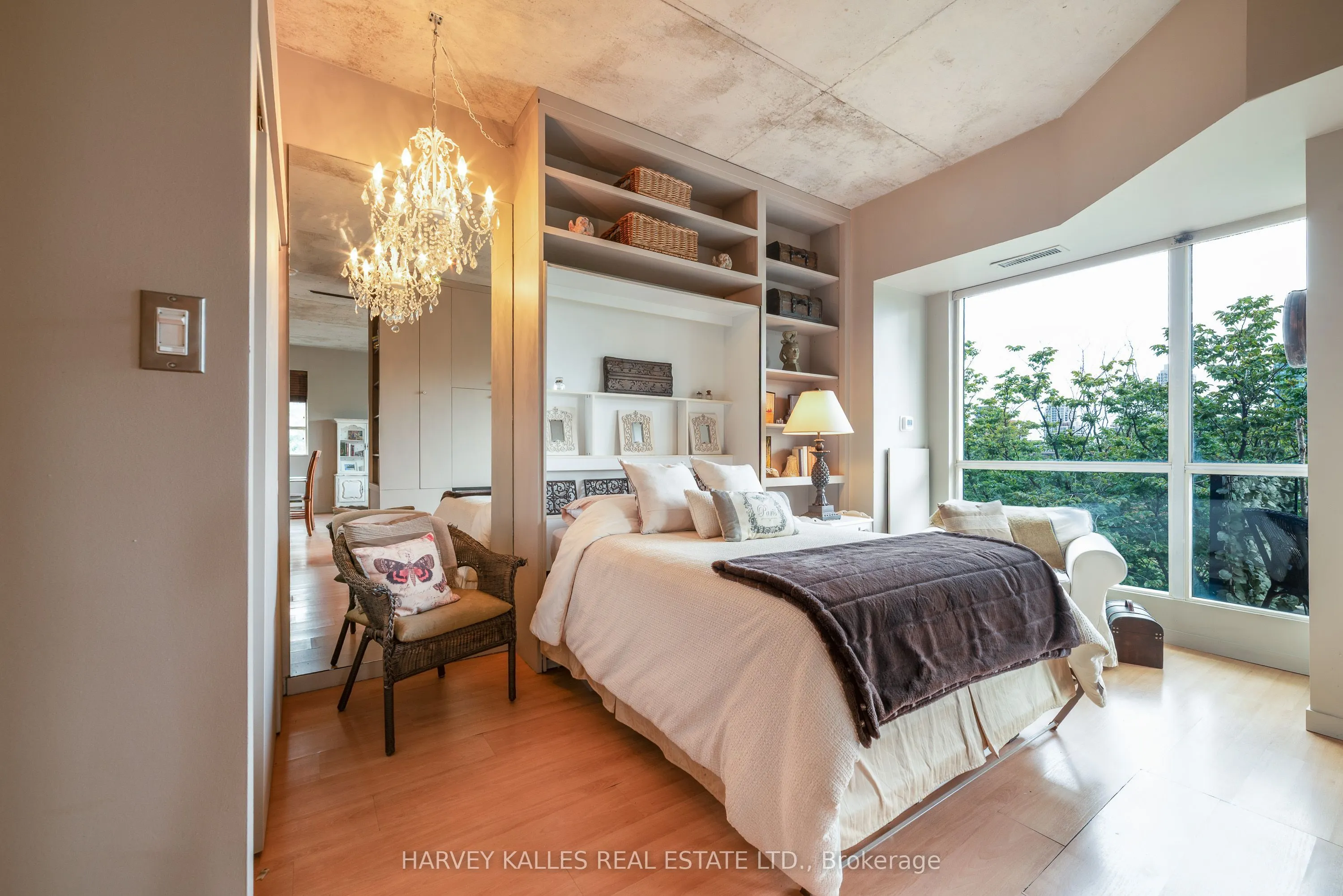 833 King Street W #405