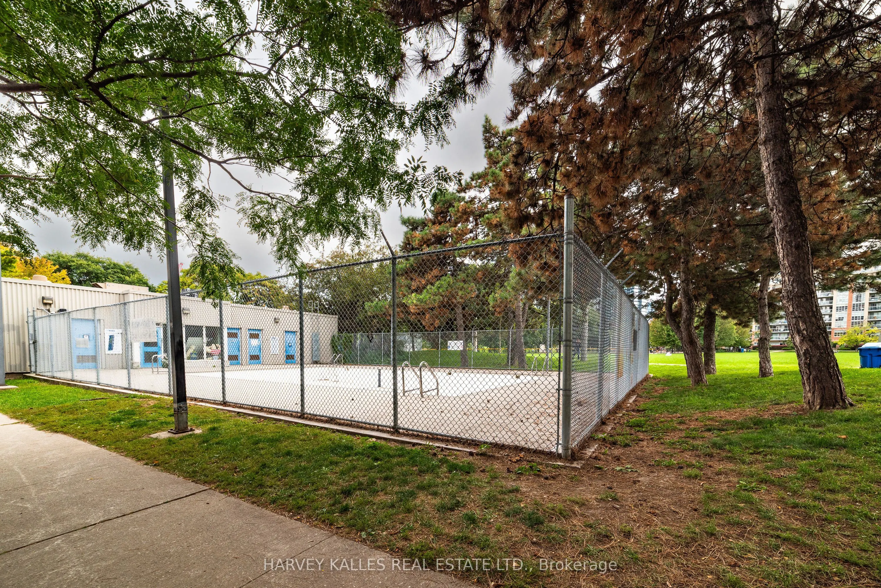 833 King Street W #405