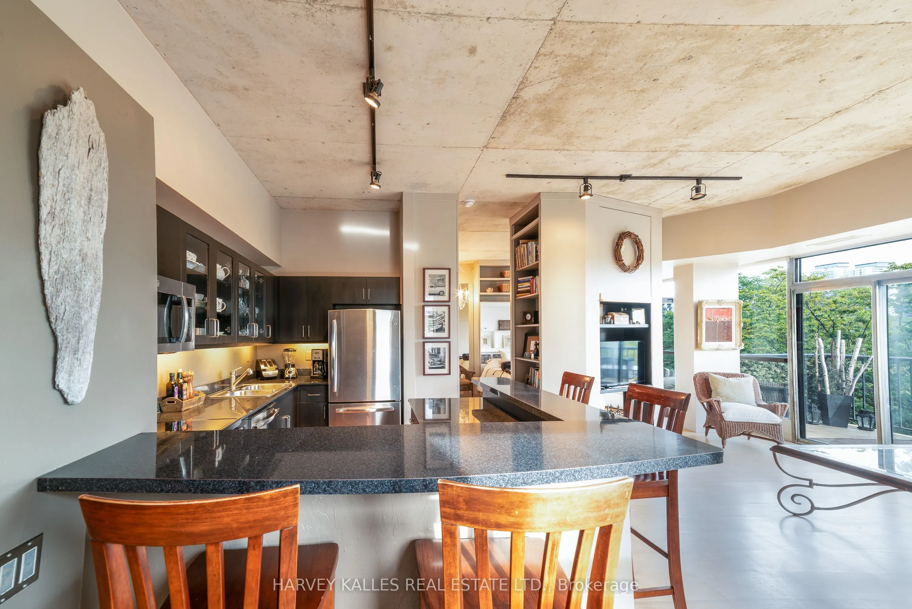833 King Street W #405