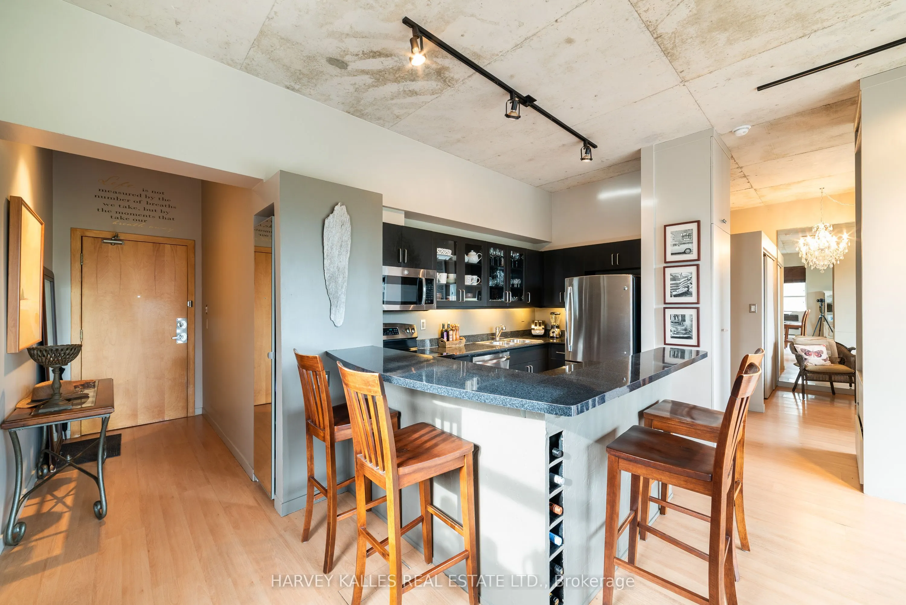 833 King Street W #405